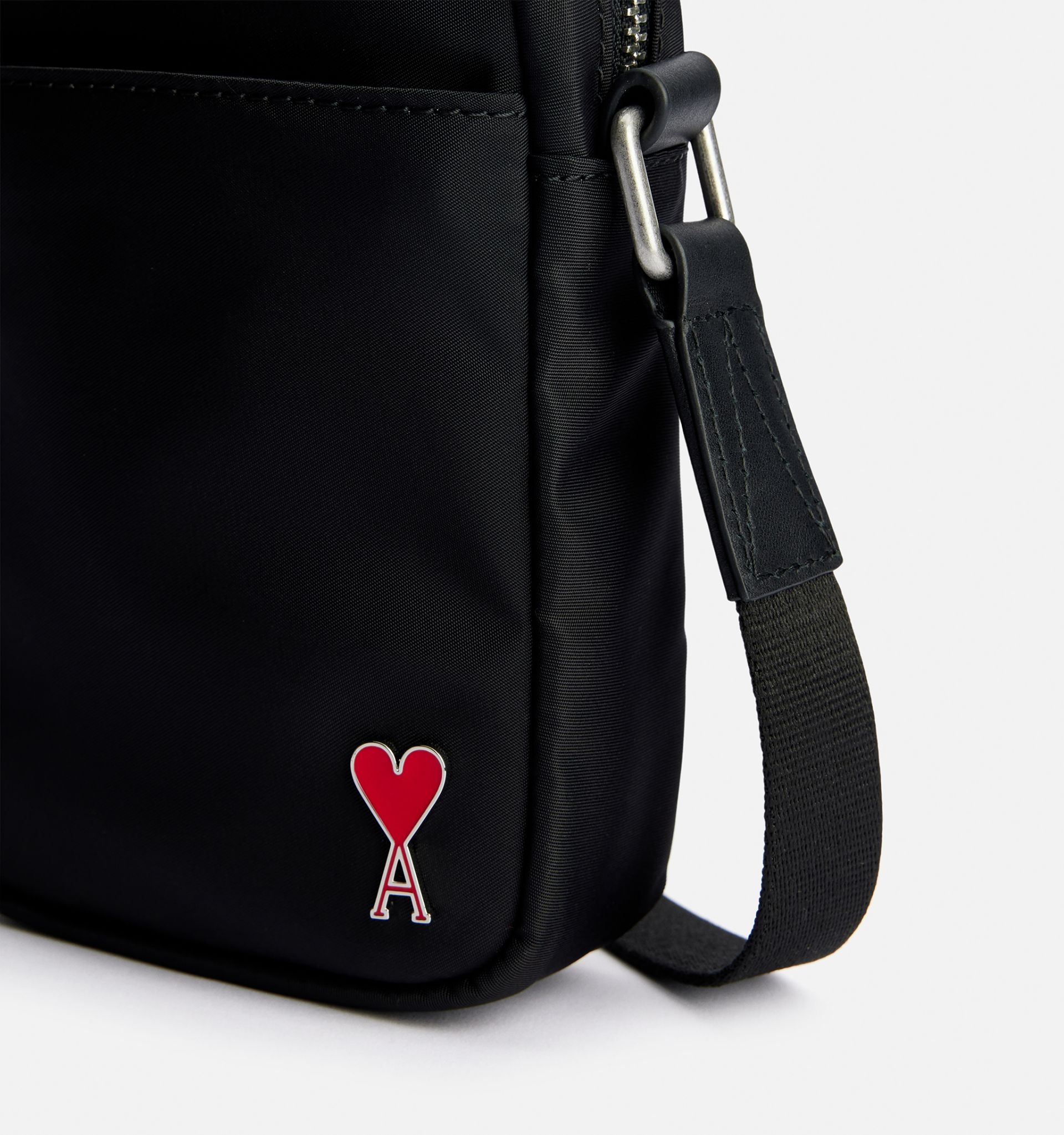 Ami de Coeur Phone Pouch - 4