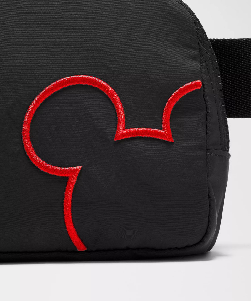 Disney x lululemon *Everywhere Belt Bag Long Strap 1L Mickey Outline 8
