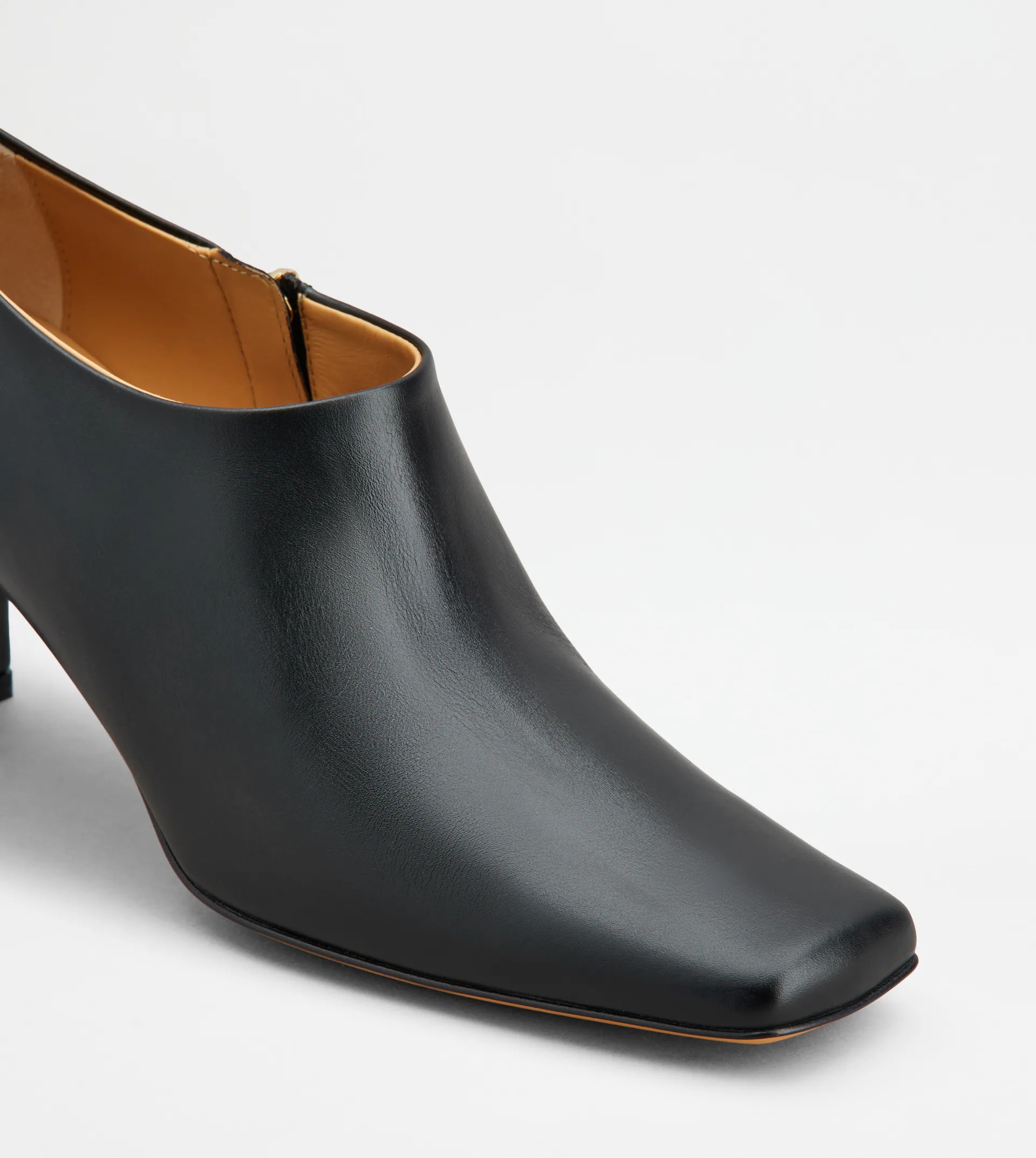 ANKLE BOOTS IN LEATHER - BLACK - 6