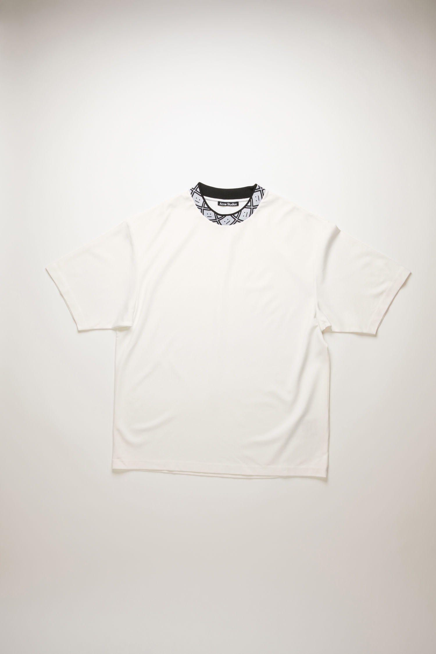 Face motif mock neck t-shirt optic white - 1