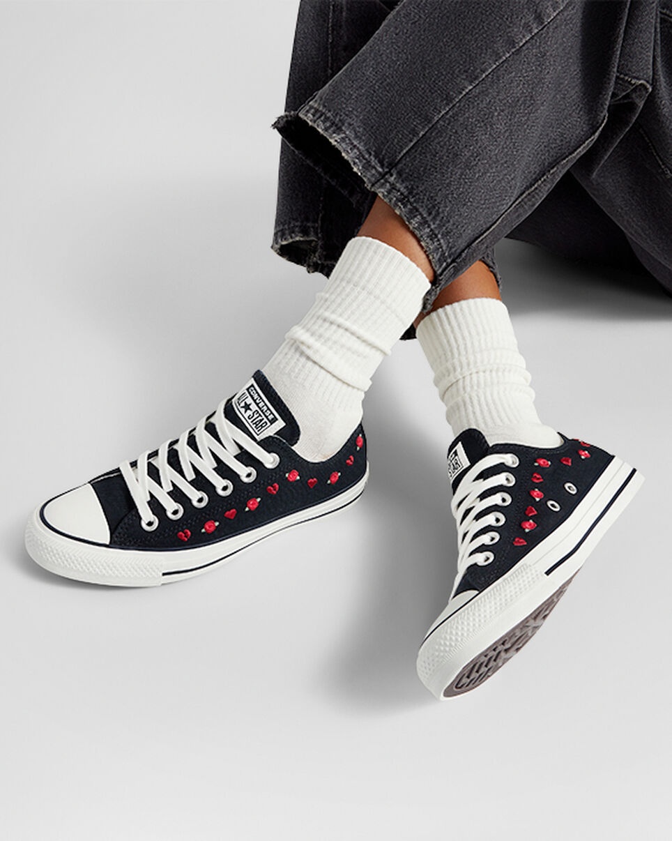 Chuck Taylor All Star Valentine's Day - 11