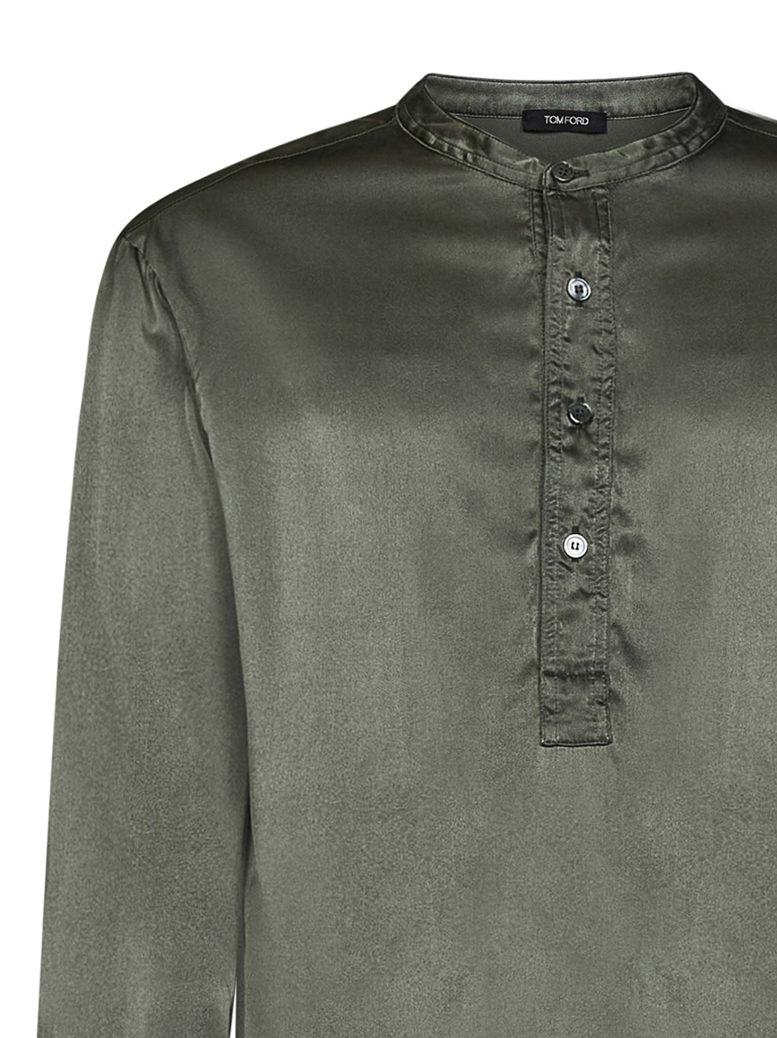 Henley pajama shirt in military green stretch silk with logoed label on the bottom and side slits. - 3