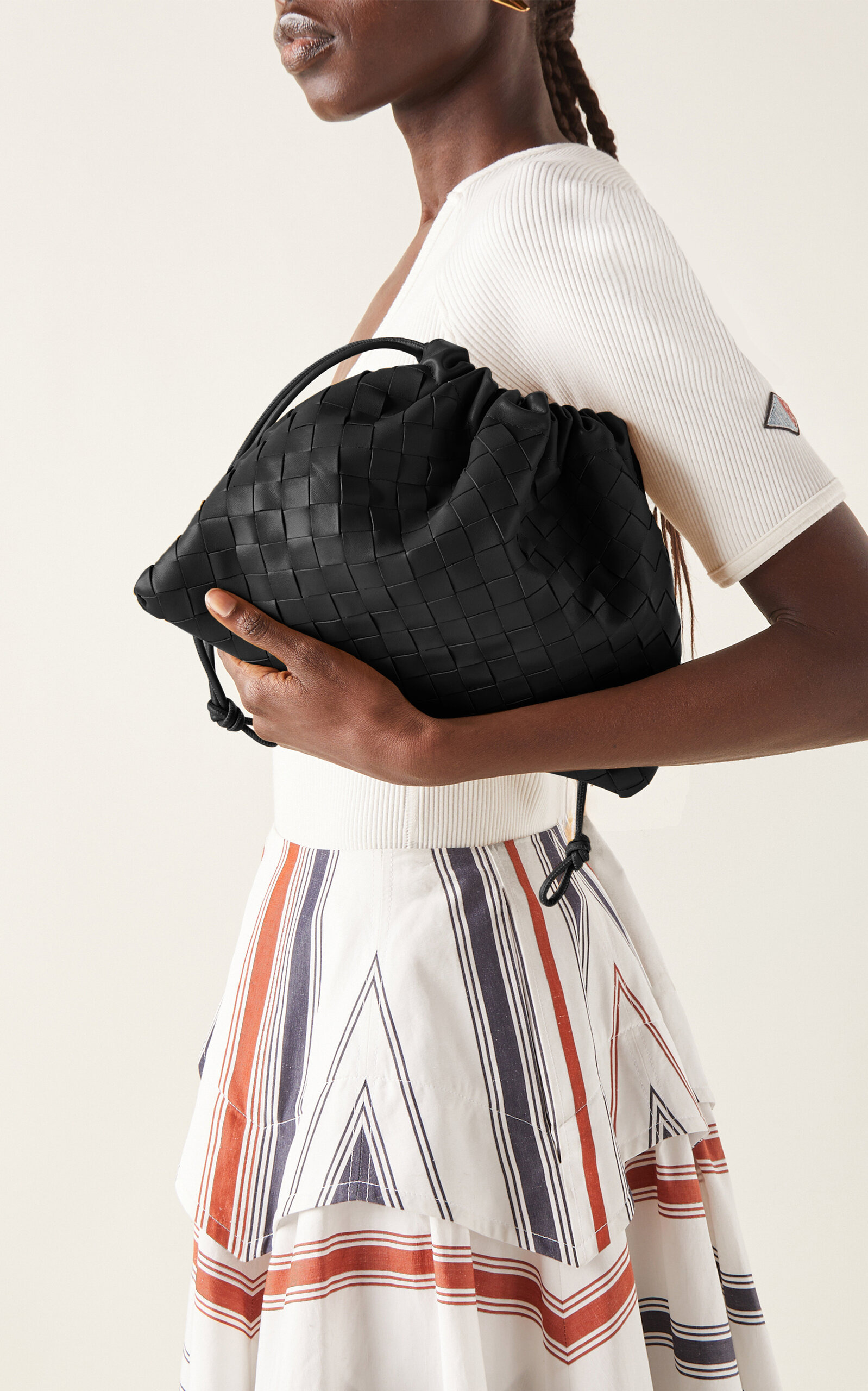 Medium Drawstring Intrecciato Leather Clutch black - 2