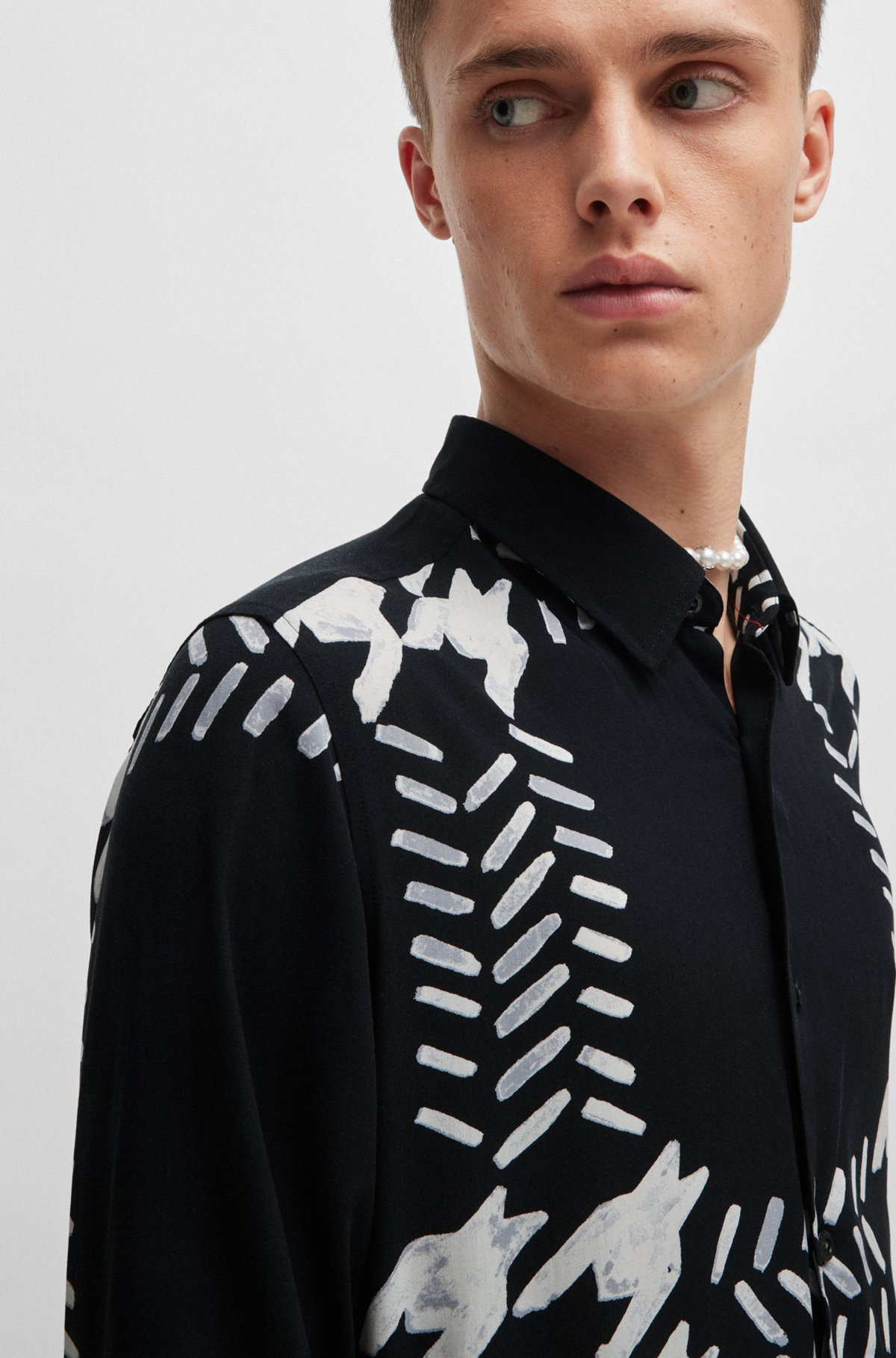 RELAXED-FIT SHIRT IN PRINTED CANVAS WITH KENT COLLAR - 3