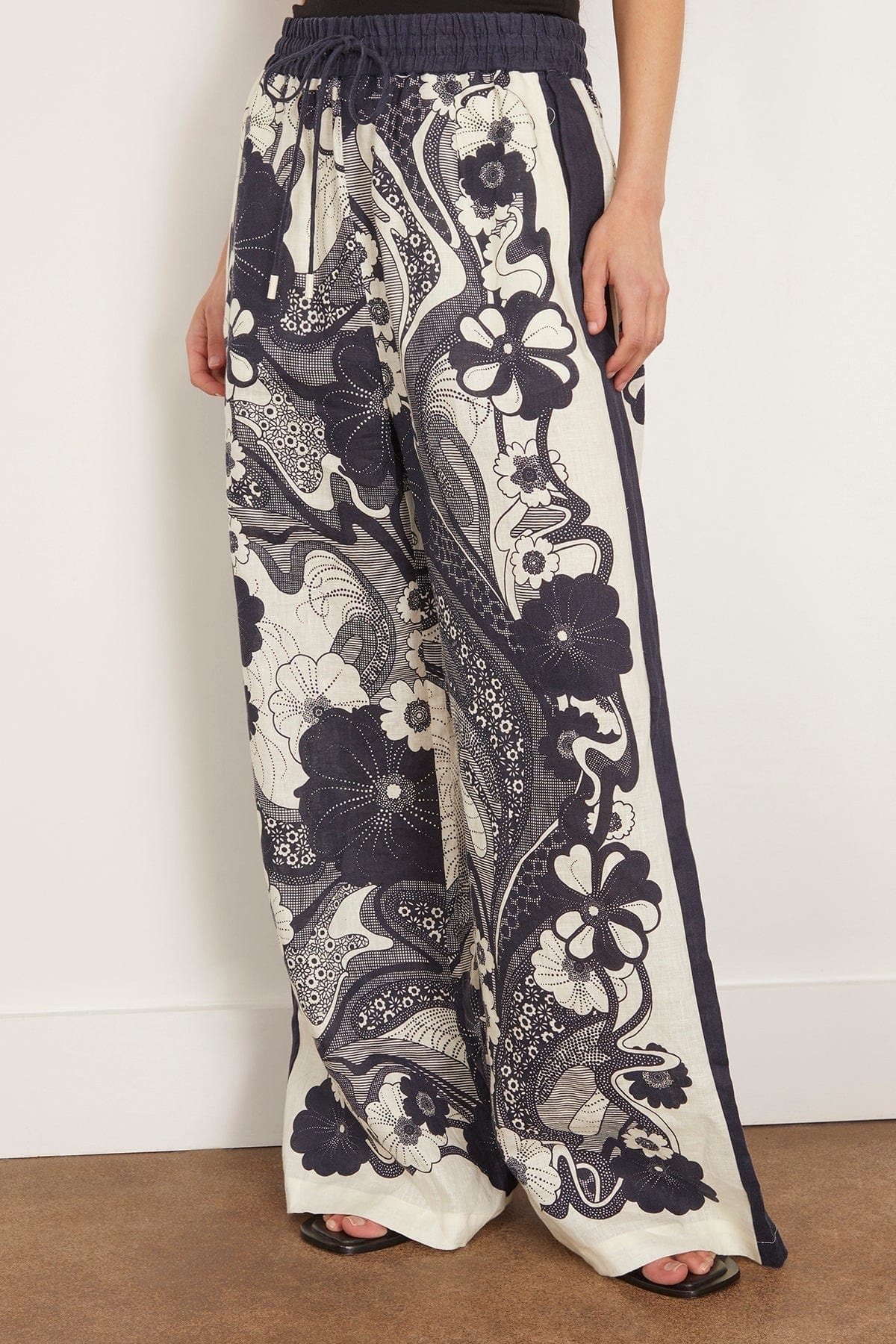 Mickey Pant in Navy - 3