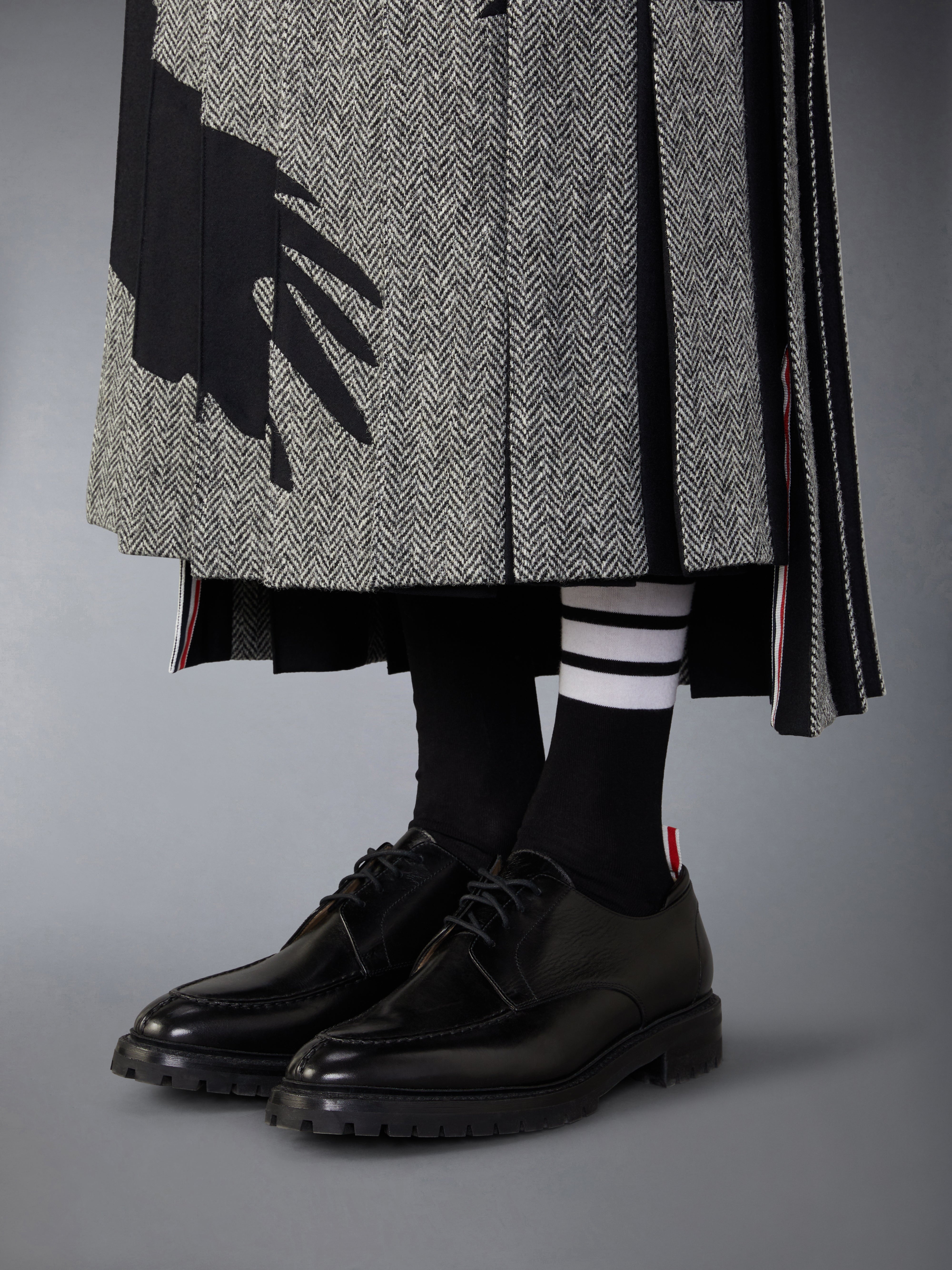 Classic Calf Commando Sole Apron Stitch Derby - 4