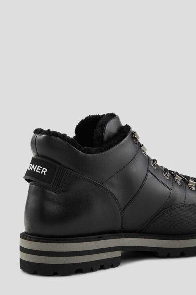 Courchevel Low boots in Black 7