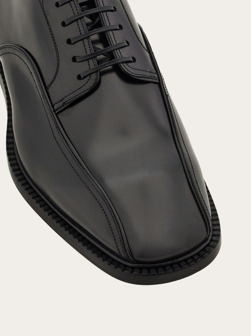 Derby shoe 7