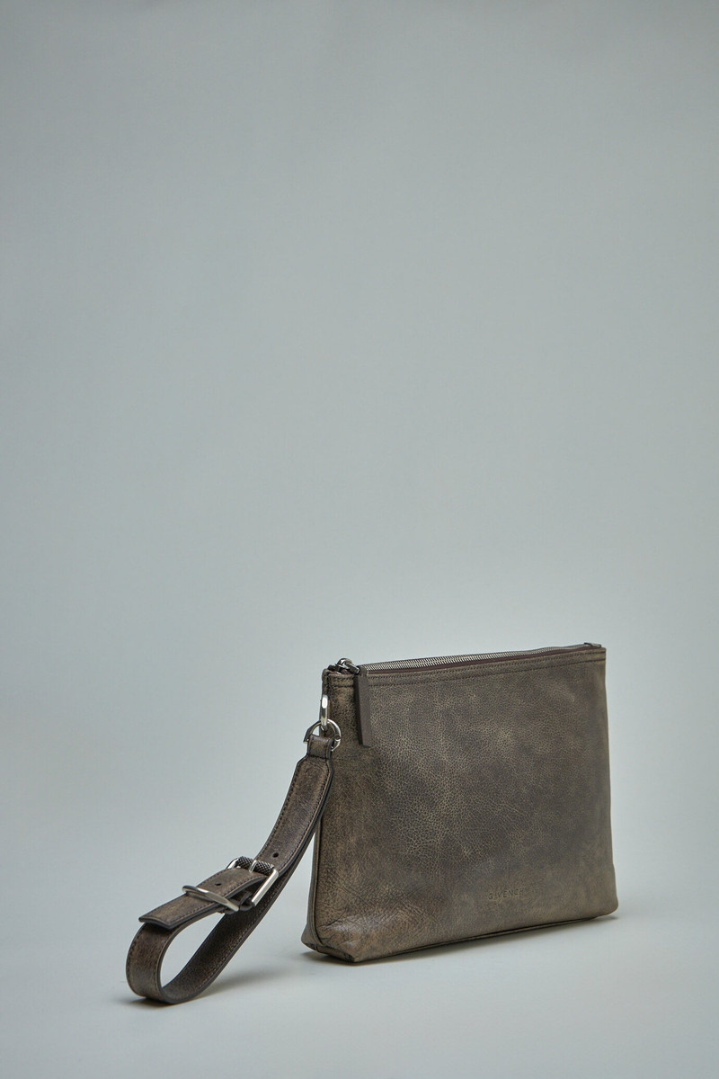 Voyou Pouch in Aged Leather 2