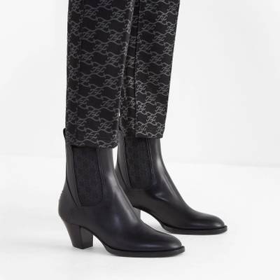 FENDI Black leather boots with medium heel outlook