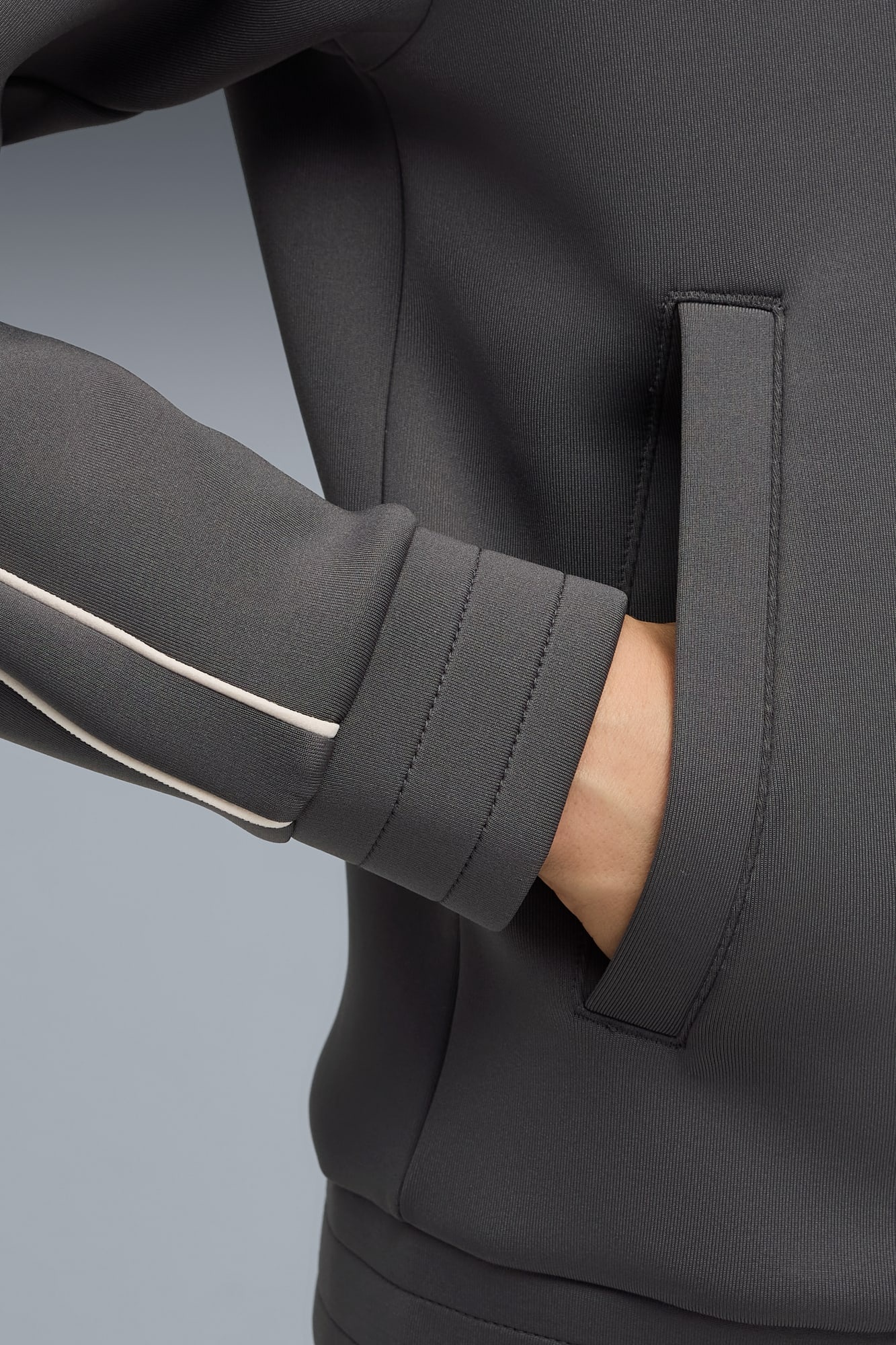 T7 Track Jacket Women - 7