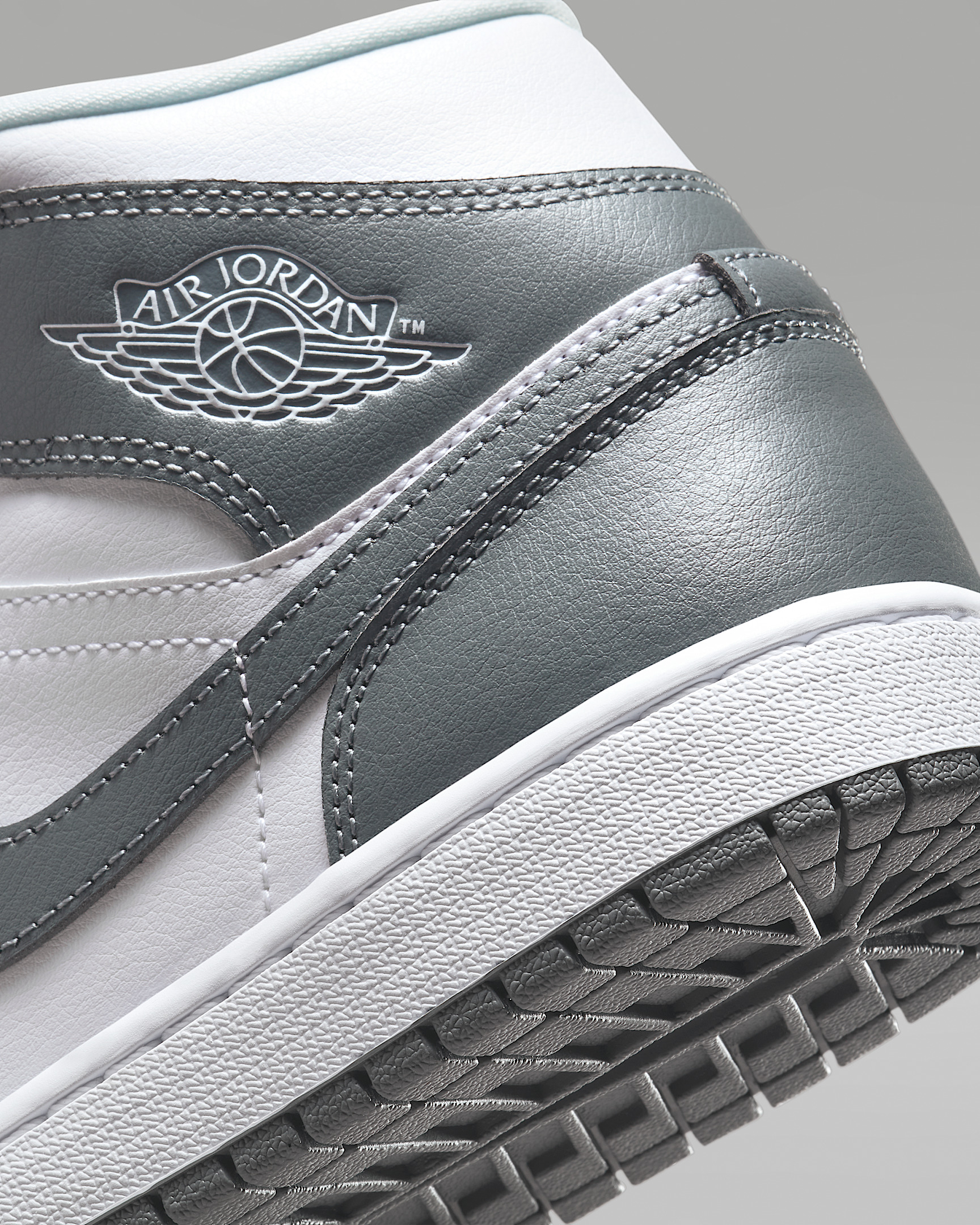 Air Jordan 1 Mid Women's Shoes - 8