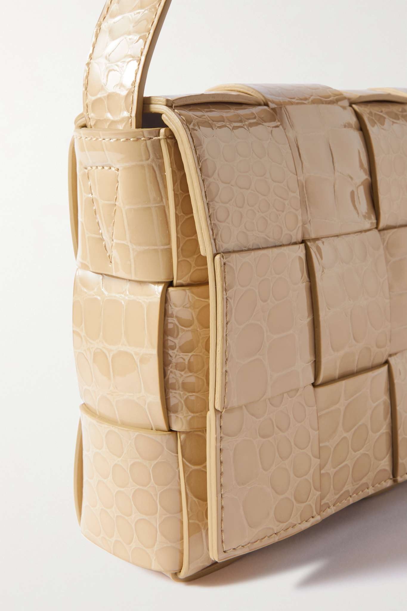 Cassette intrecciato croc-effect leather shoulder bag - 4