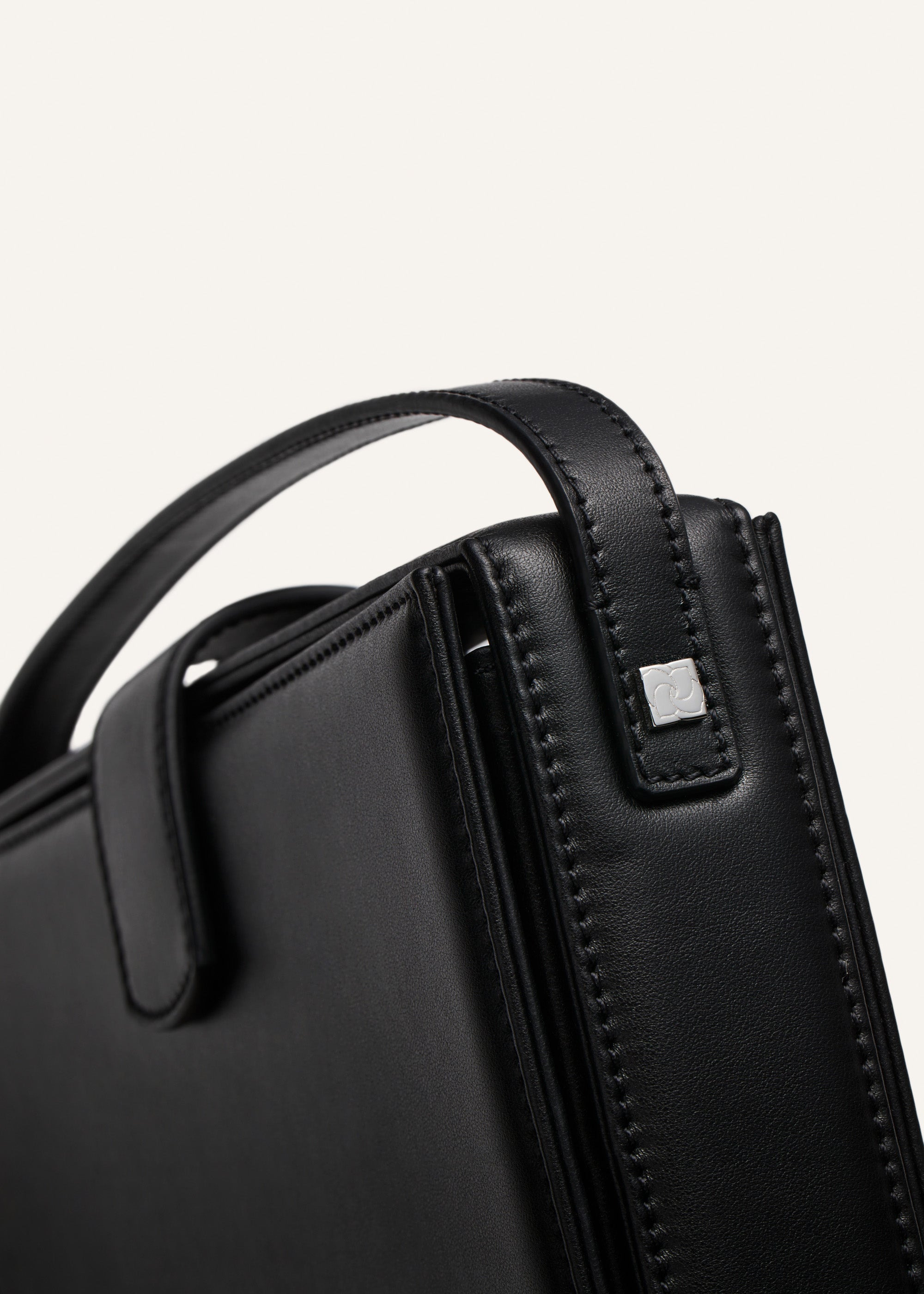 Apolonia bag in black leather with flower charm - 3