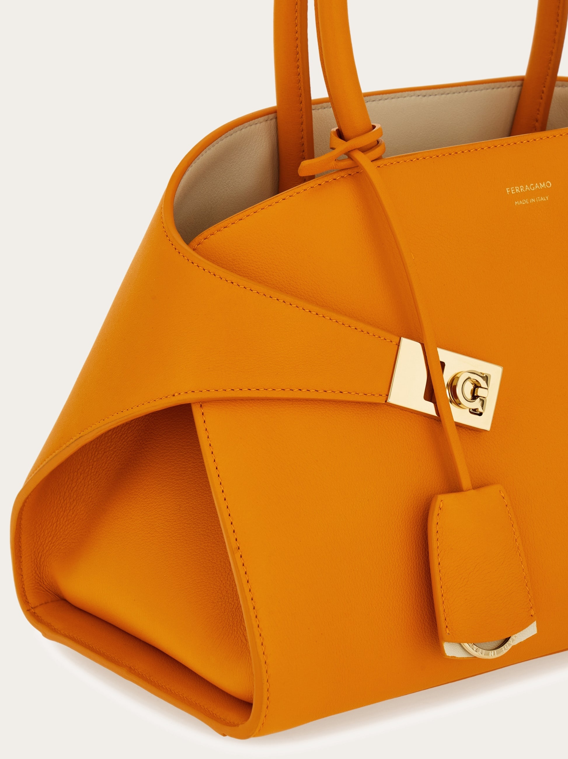 Hug handbag (M) - 8