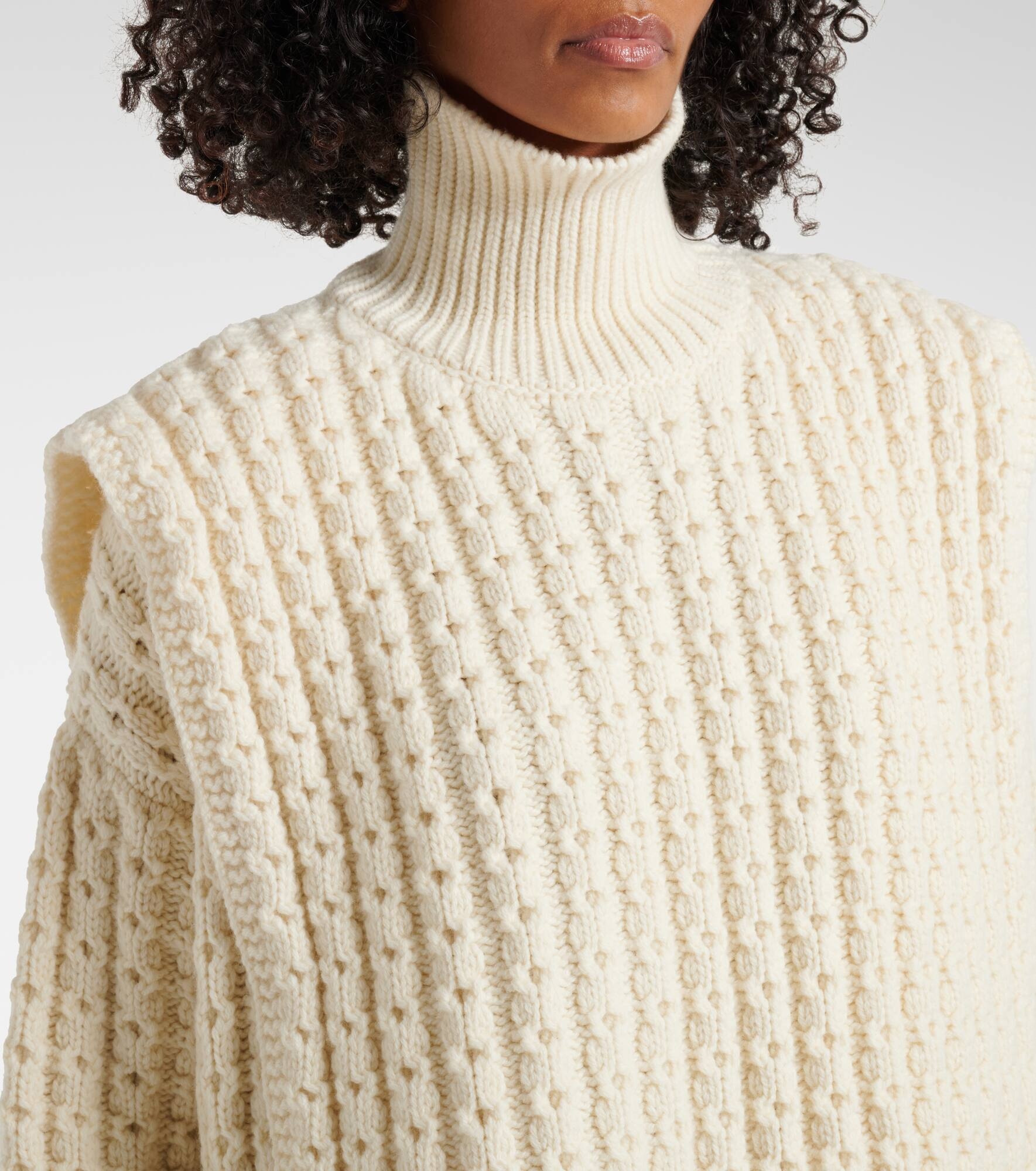 Wool sweater vest - 4