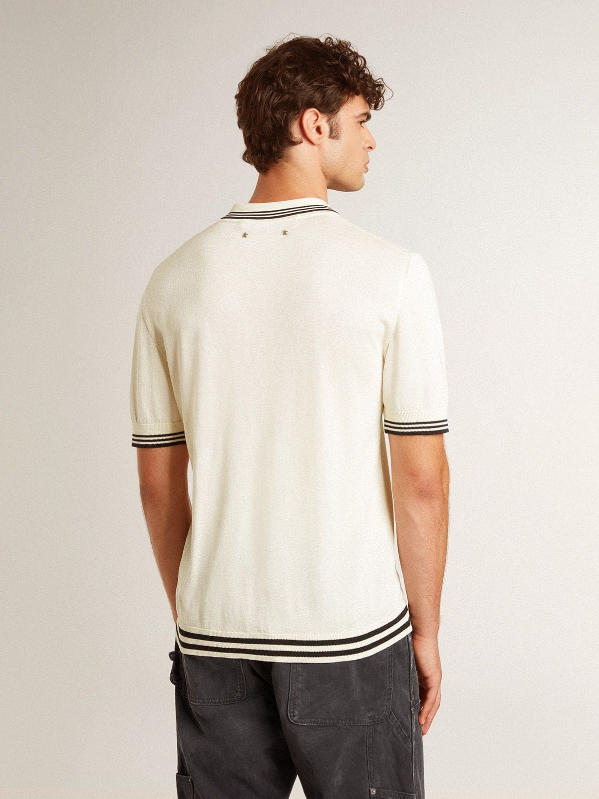 Men's worn-white knitted polo shirt with blue ribbing - 4