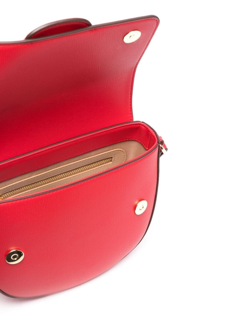 heart-plaque crossbody 부대 5