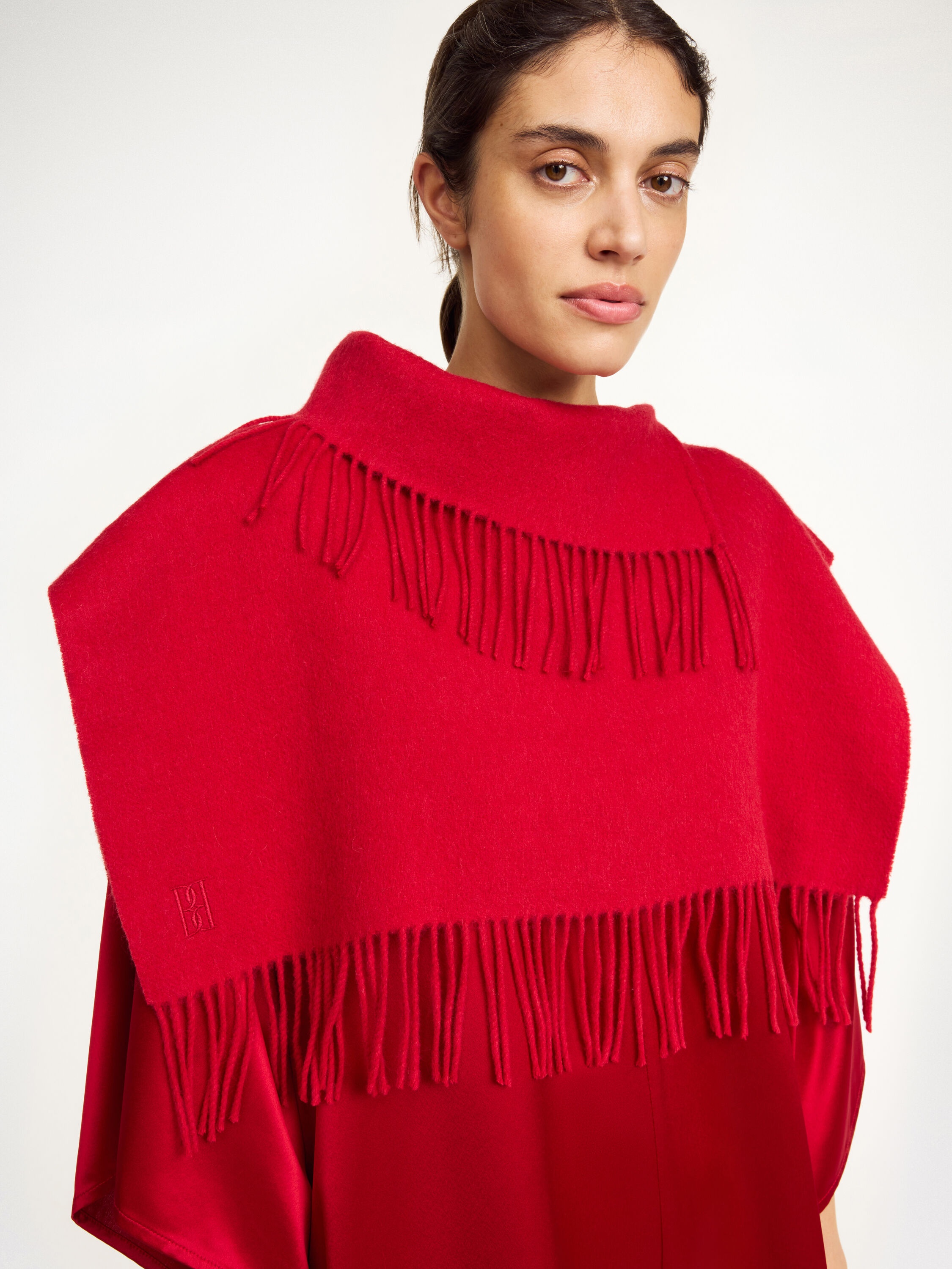Turtla wool fringe bib - 2