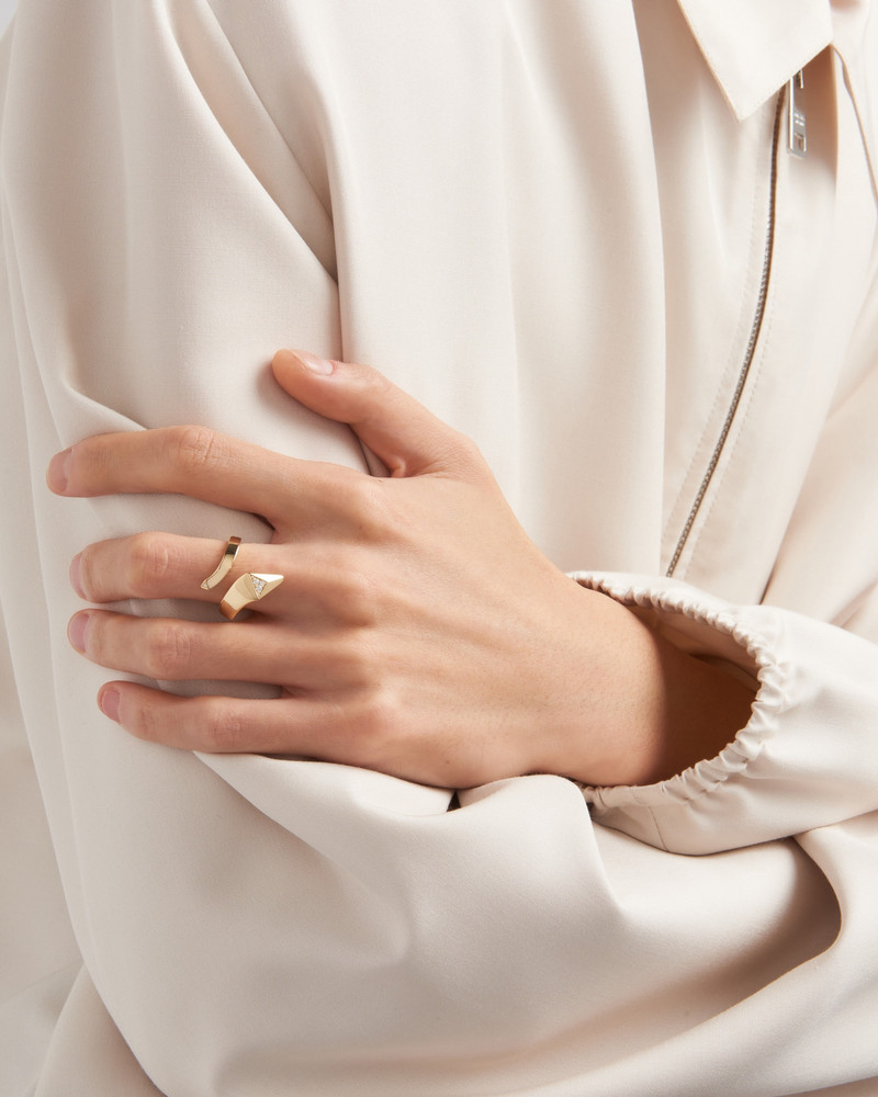 Eternal Gold snake mini ring in yellow gold and diamonds 6