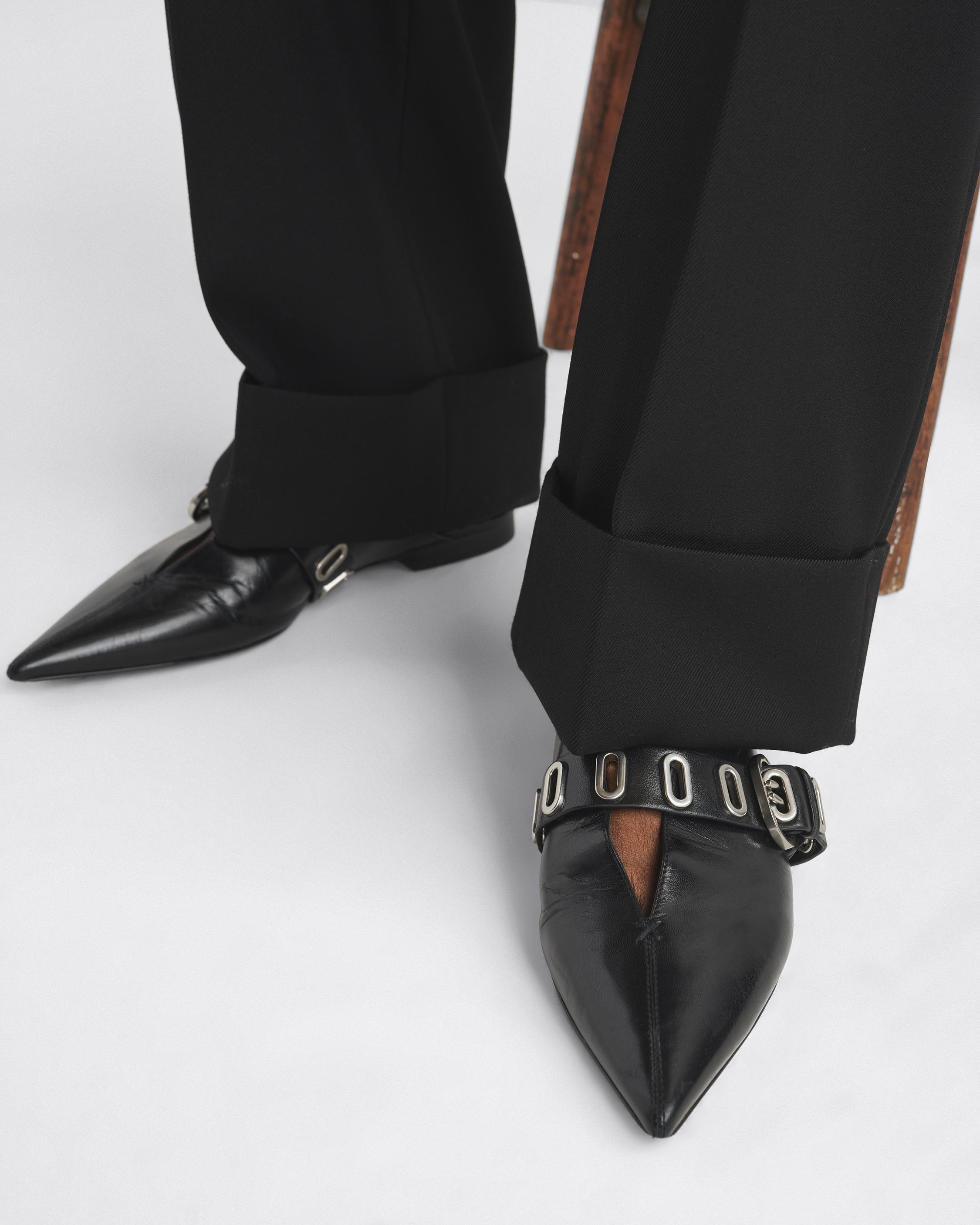 Victory Slide - Leather
Slip-On Flat - 6