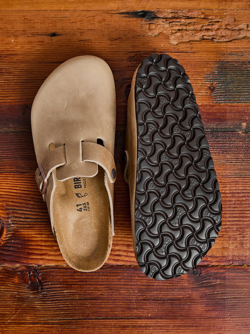 BIRKENSTOCK Boston Clog in Tobacco Oil Leather outlook