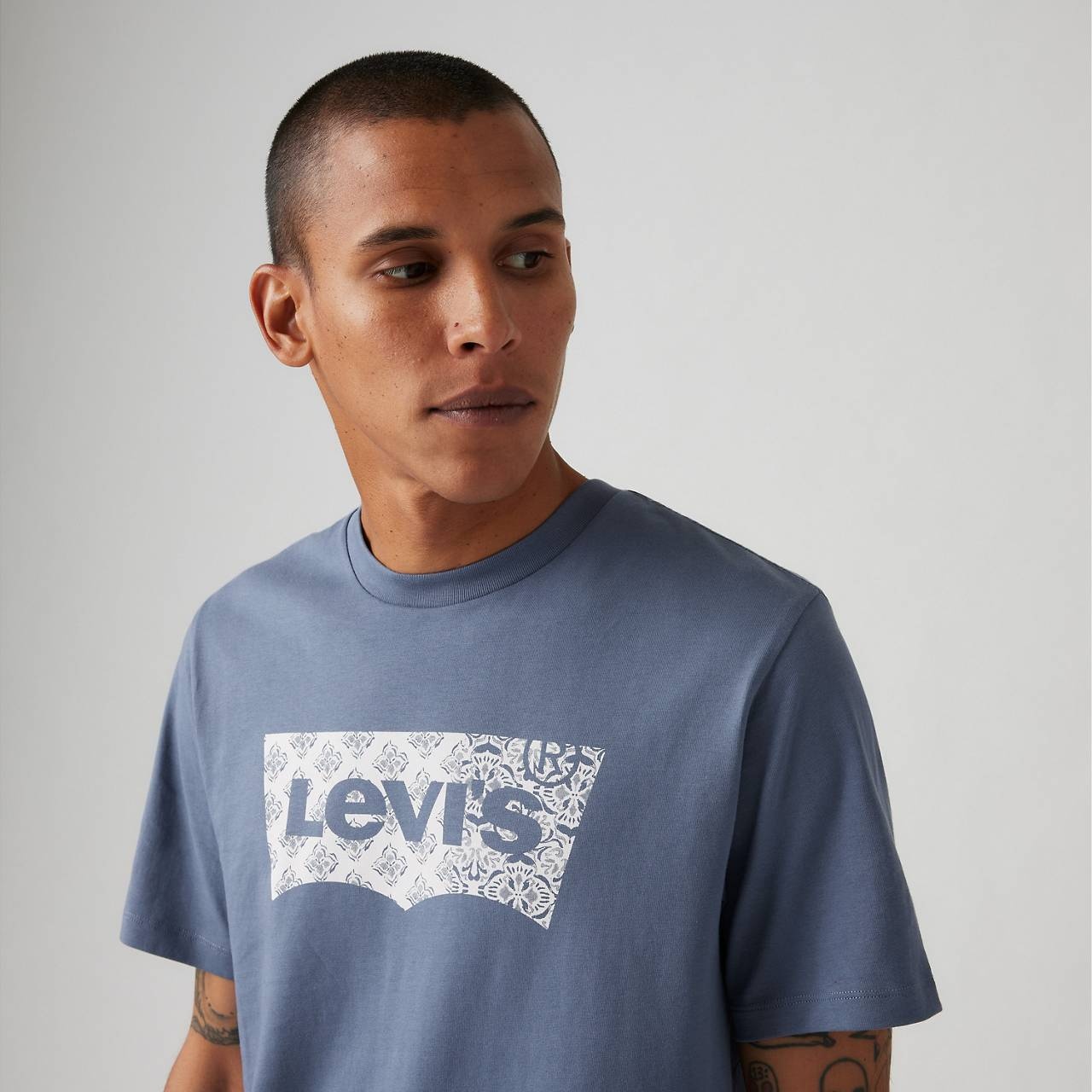 CLASSIC GRAPHIC T-SHIRT - 4