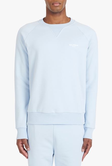 Pale blue eco-designed cotton sweatshirt with small flocked white Balmain Paris logo - 5