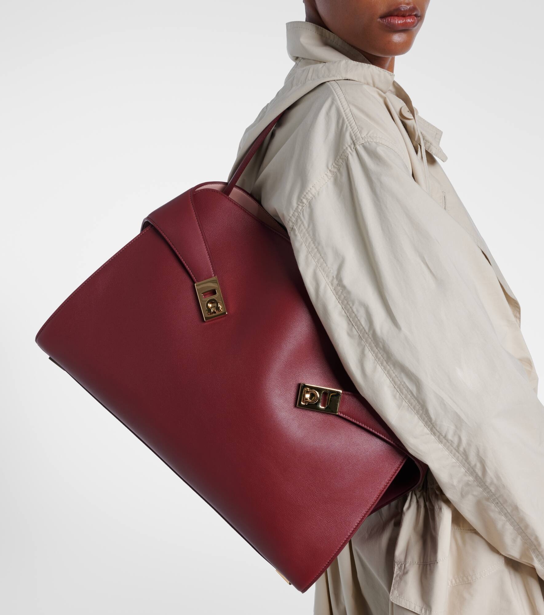 Hug Large leather shoulder bag - 2