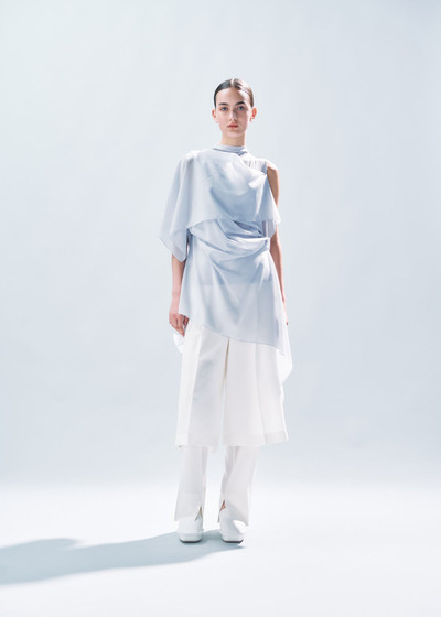 ISSEY MIYAKE OVER THE BODY TOP outlook