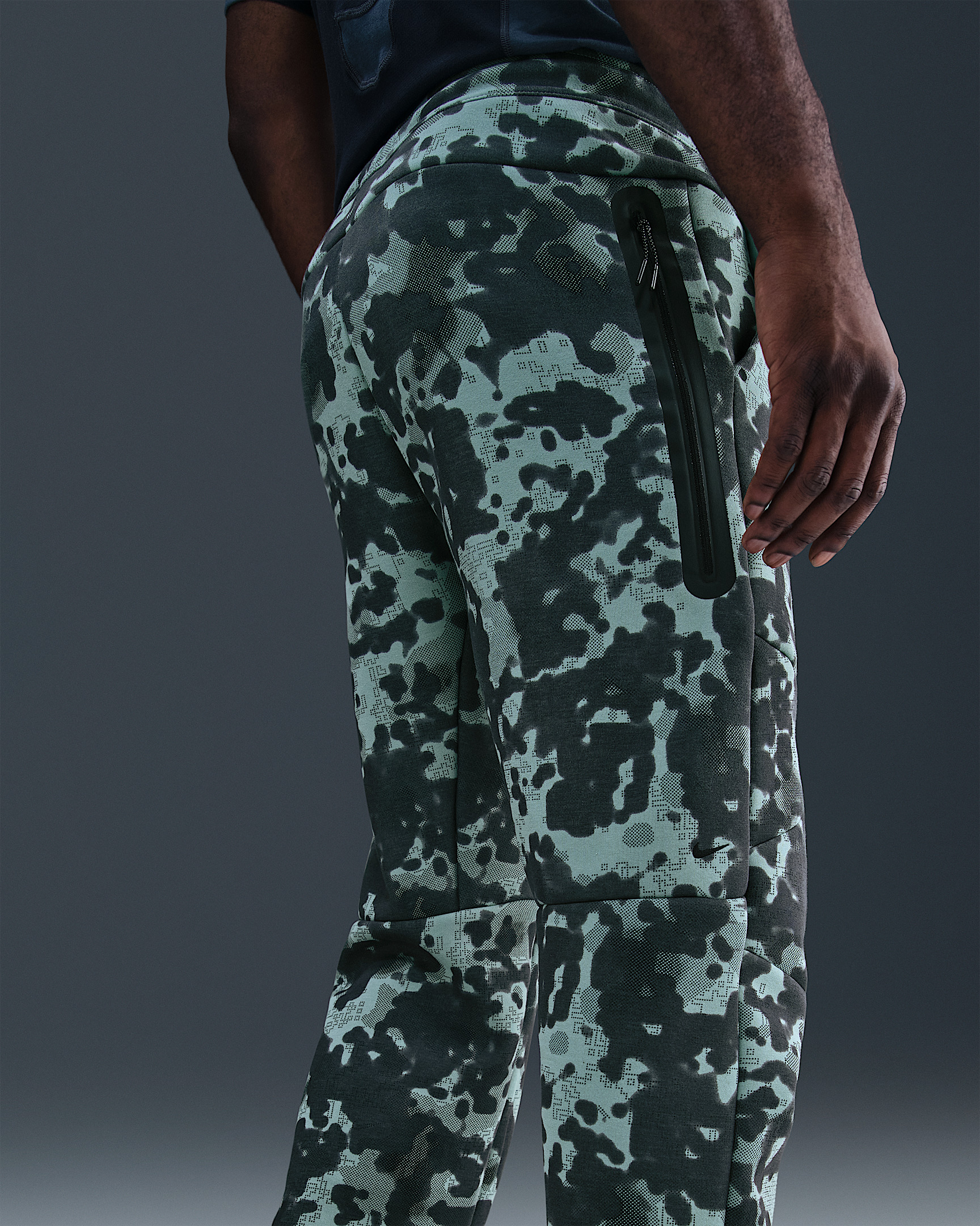 Nike Tech Men's Open-Hem Fleece Camo Pants - 3