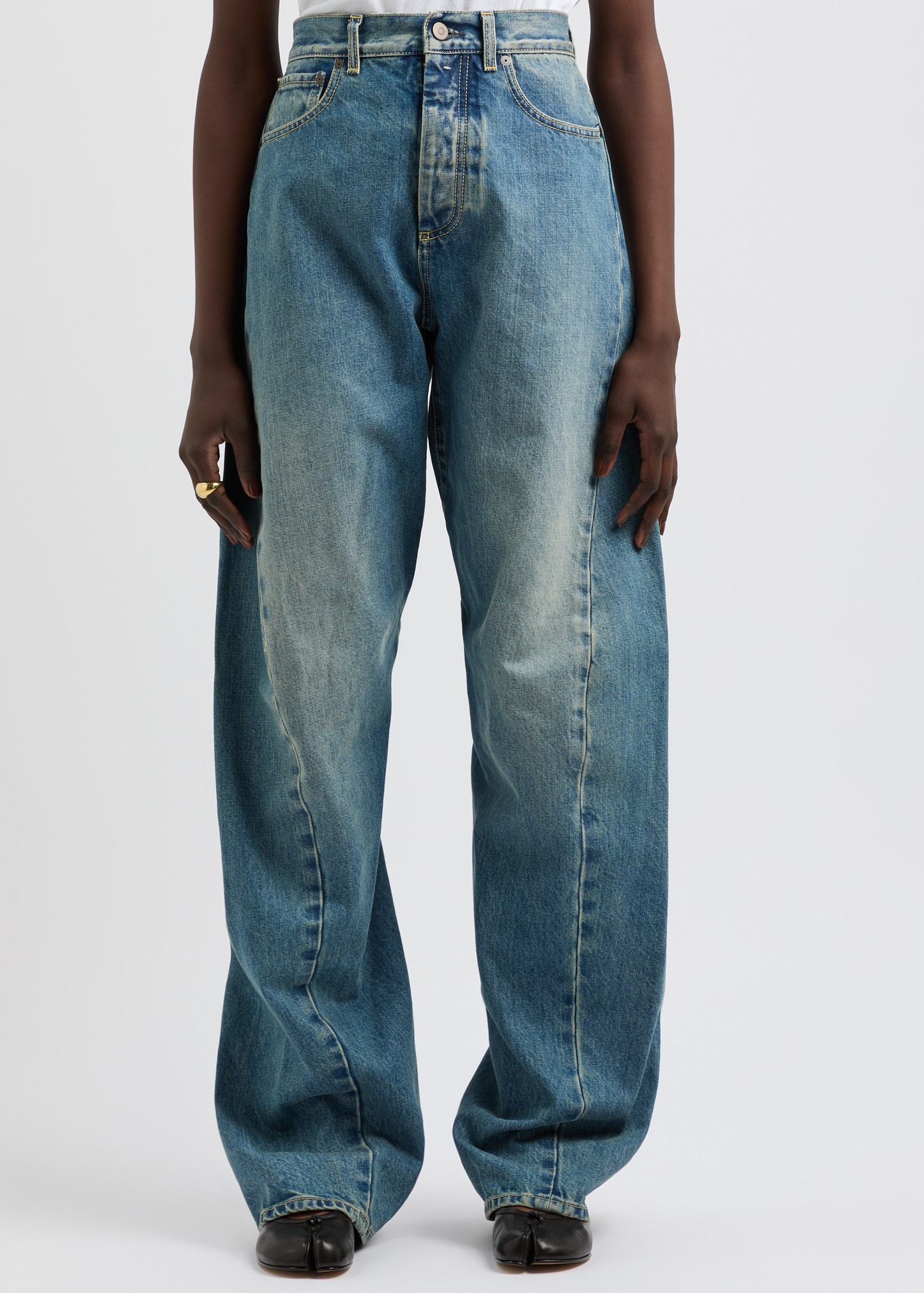 Twisted barrel-leg jeans - 2