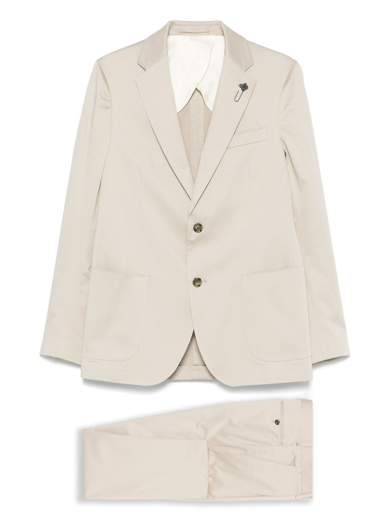 single-breasted suit 1