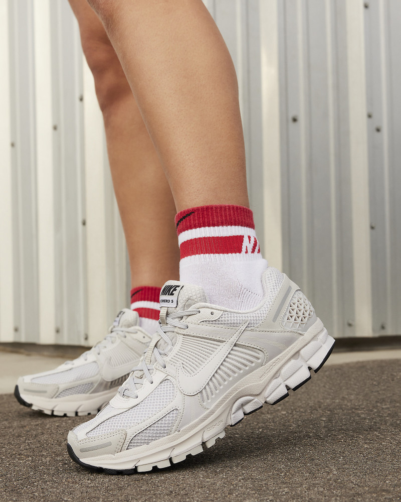 Nike Nike Zoom Vomero 5 Women's Shoes outlook