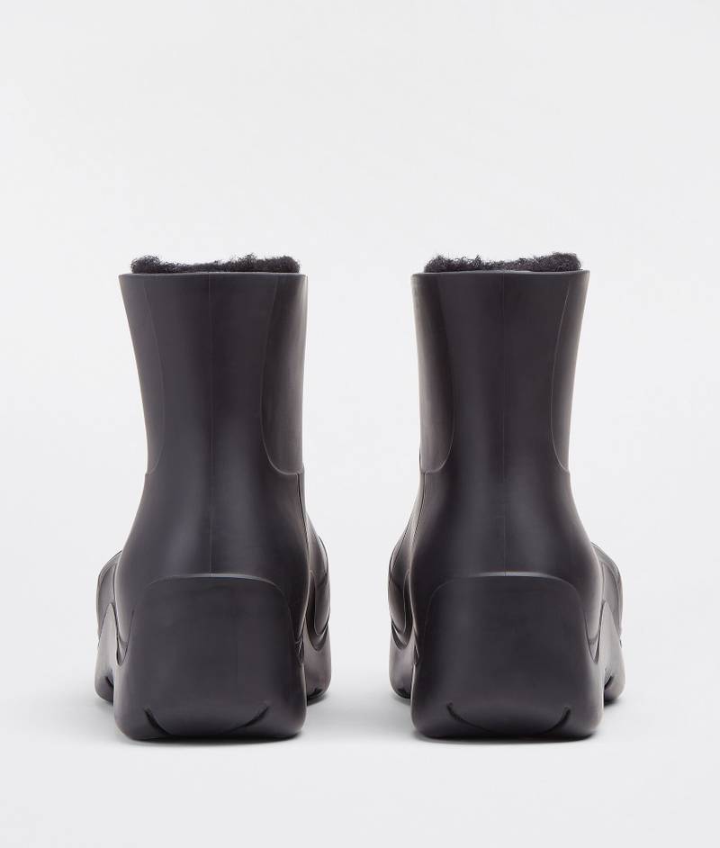 Bottega Veneta puddle outlook