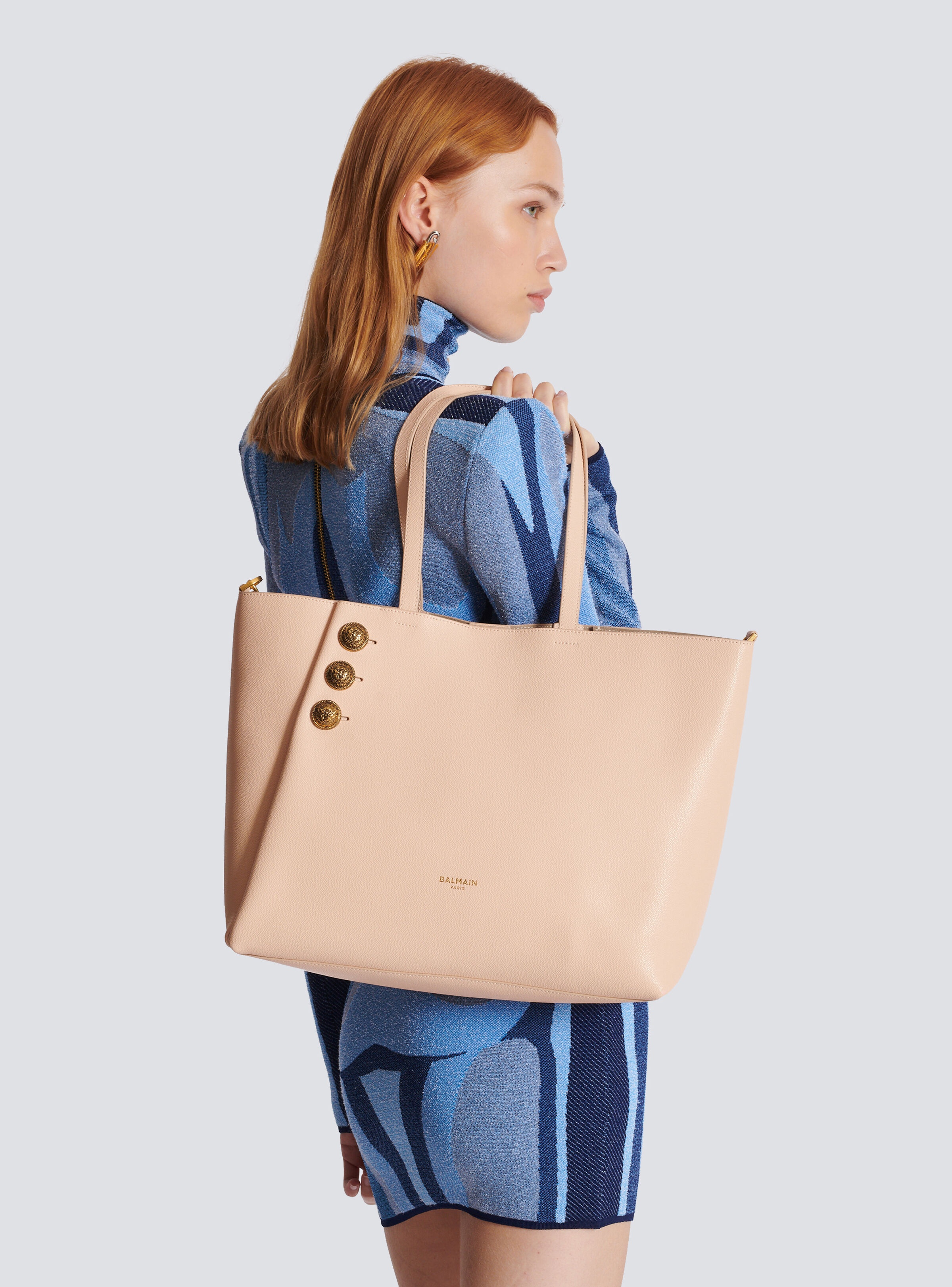Emblème grained calfskin tote bag - 9
