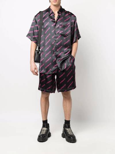 VETEMENTS logo-print short-sleeved shirt outlook