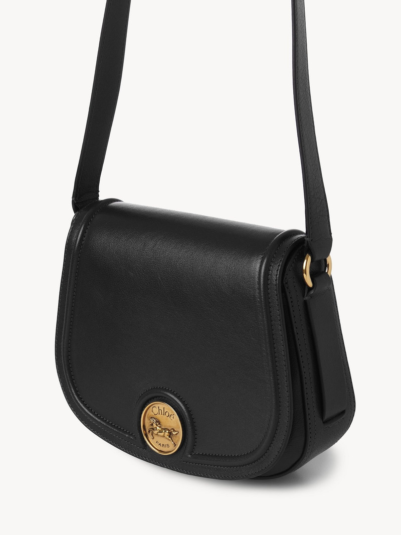 Chloé HORSE MEDAL SADDLE BAG IN GRAINED LEATHER outlook