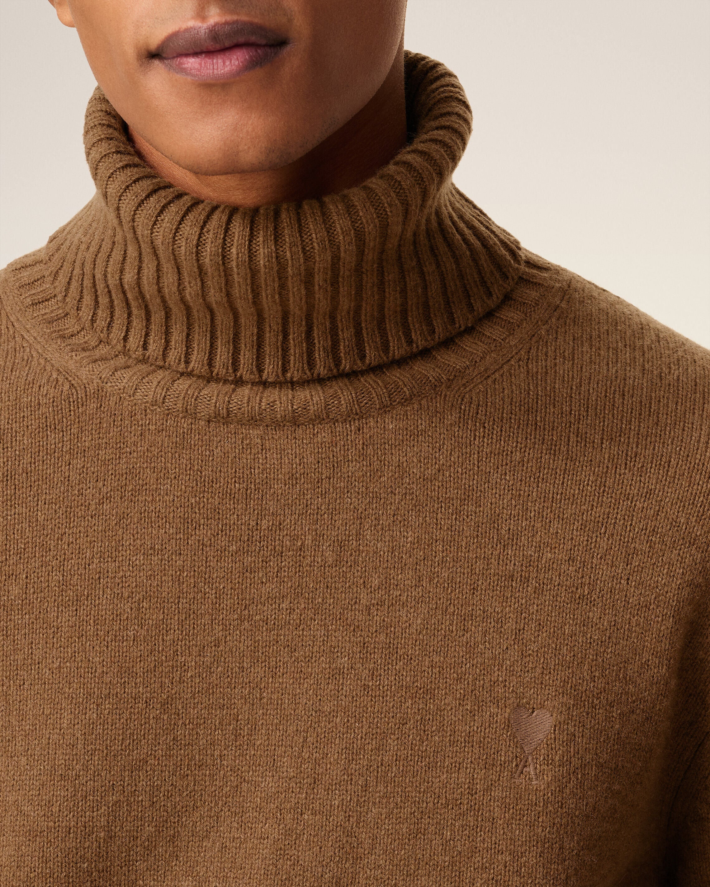 BROWN CASHMERE AMI DE COEUR TURTLE NECK SWEATER - 4