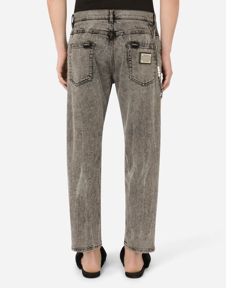 Loose gray wash jeans with keychain - 2