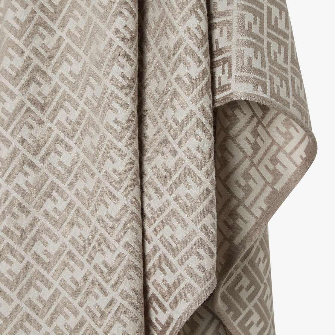 Poncho - 3