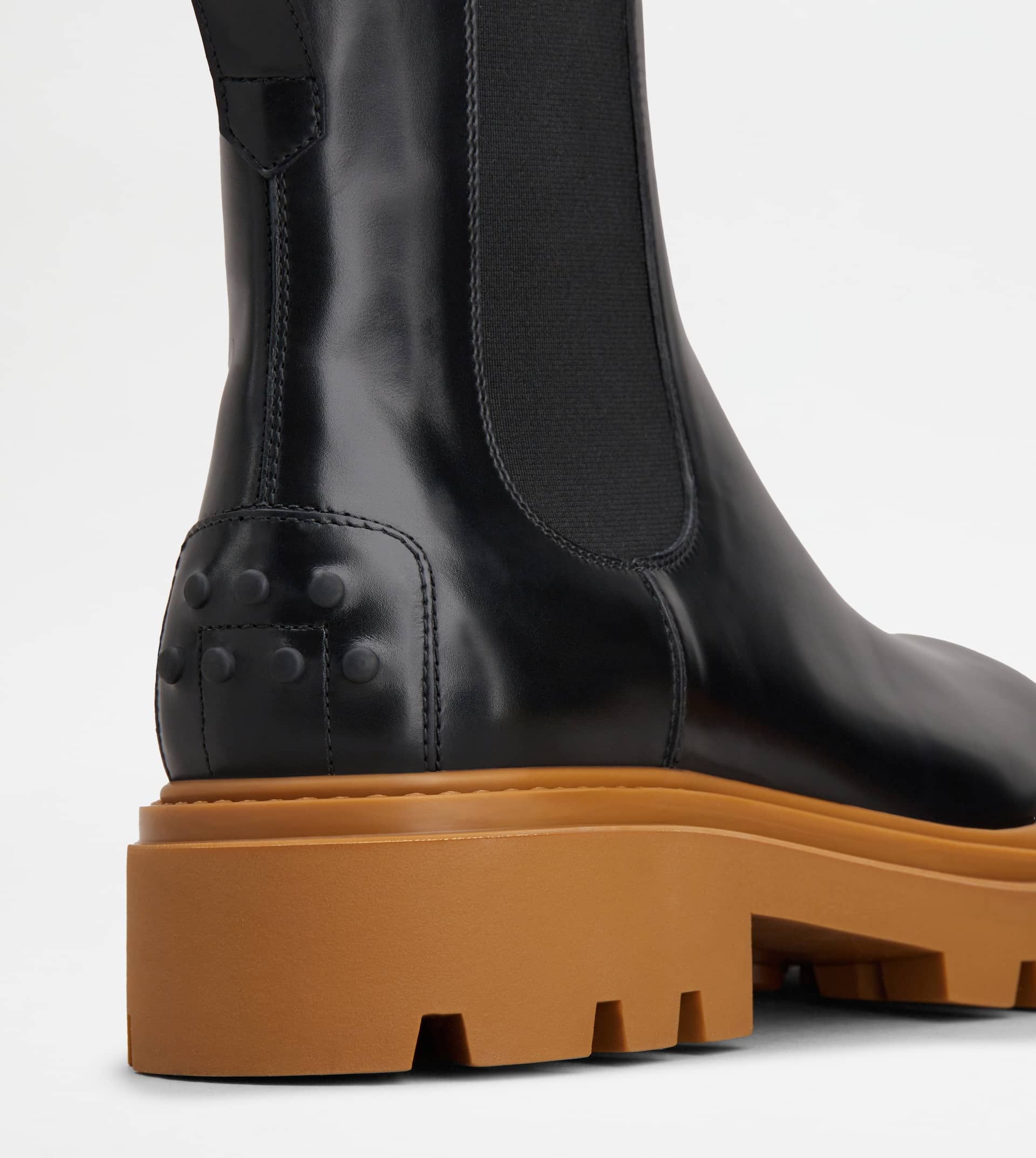 TOD'S CHELSEA BOOTS IN LEATHER - BLACK - 6