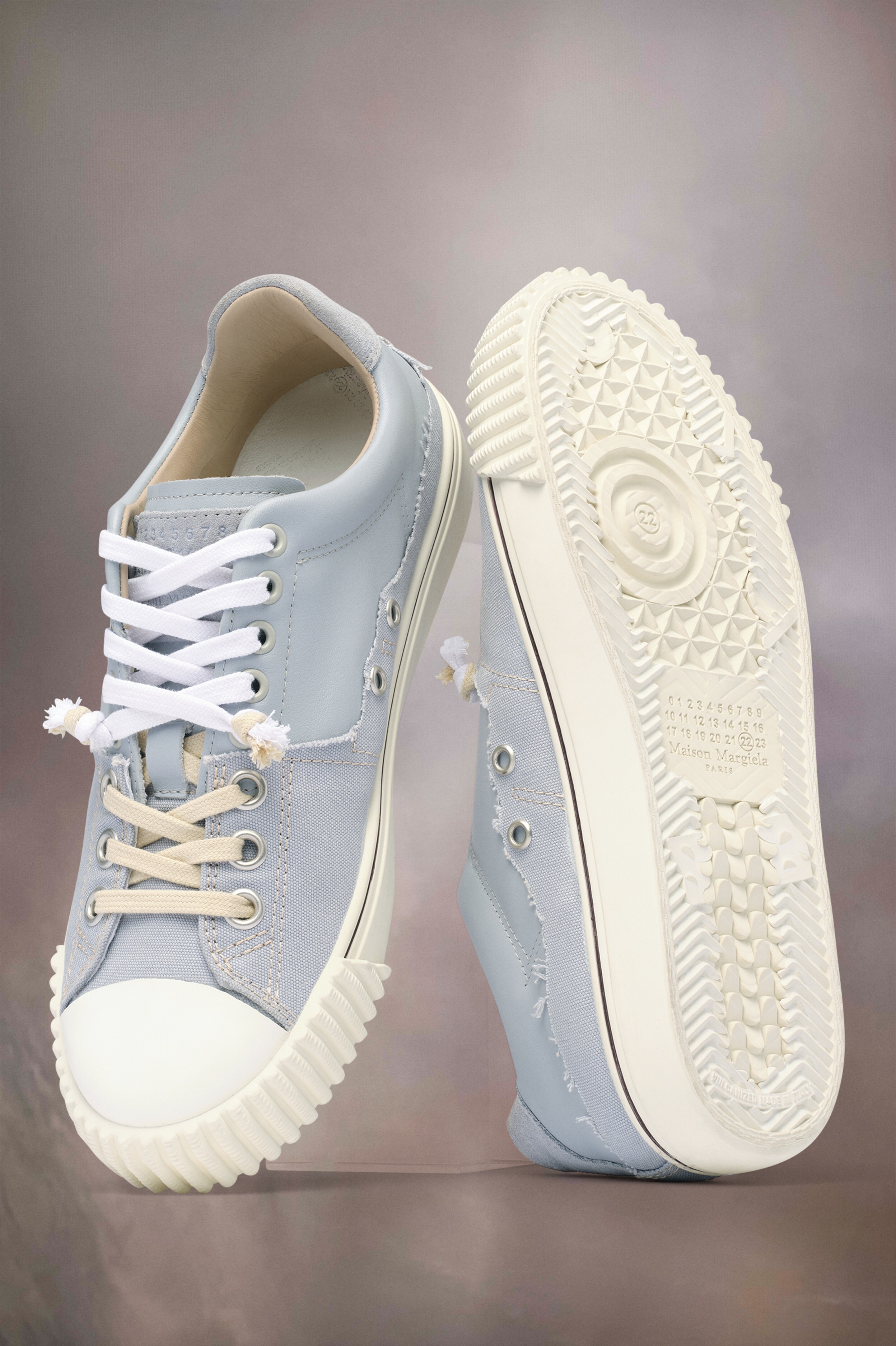 【送料&関税込】Maison Margiela New Evolution Lace-up Sneake Maison Margiela New Evolution Round-Toe Lace-Up Sneakers