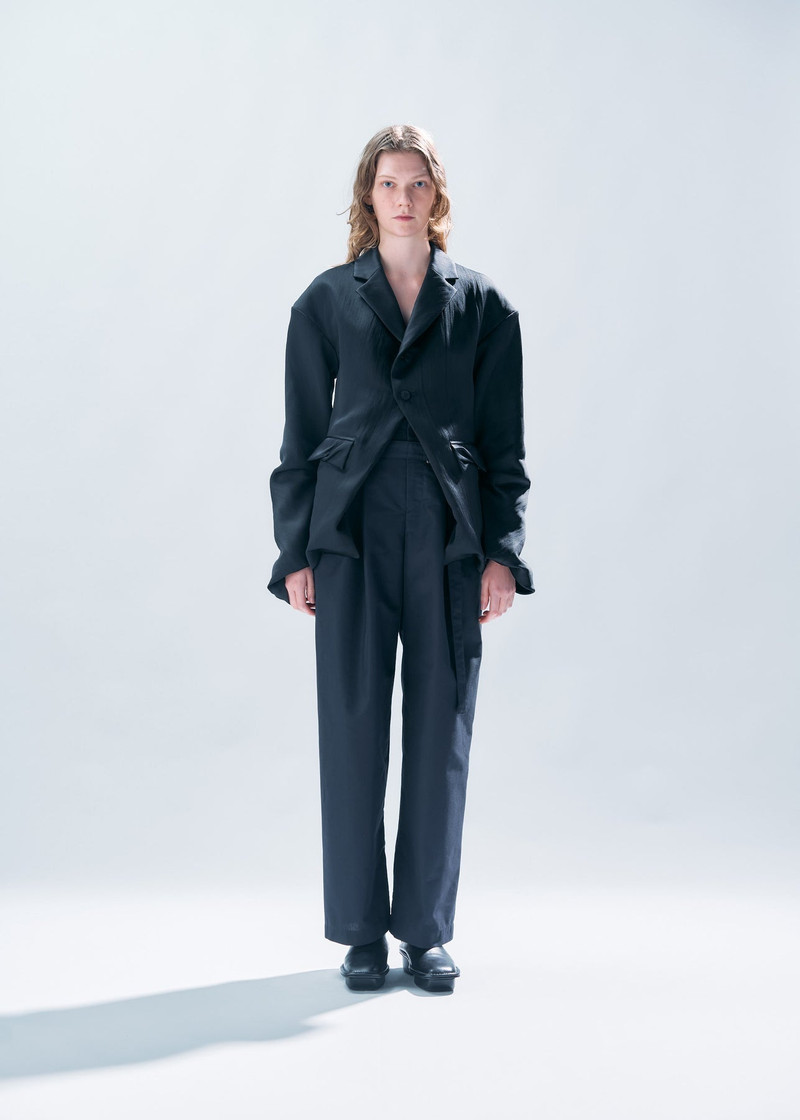 ISSEY MIYAKE ENVELOPING JACKET outlook