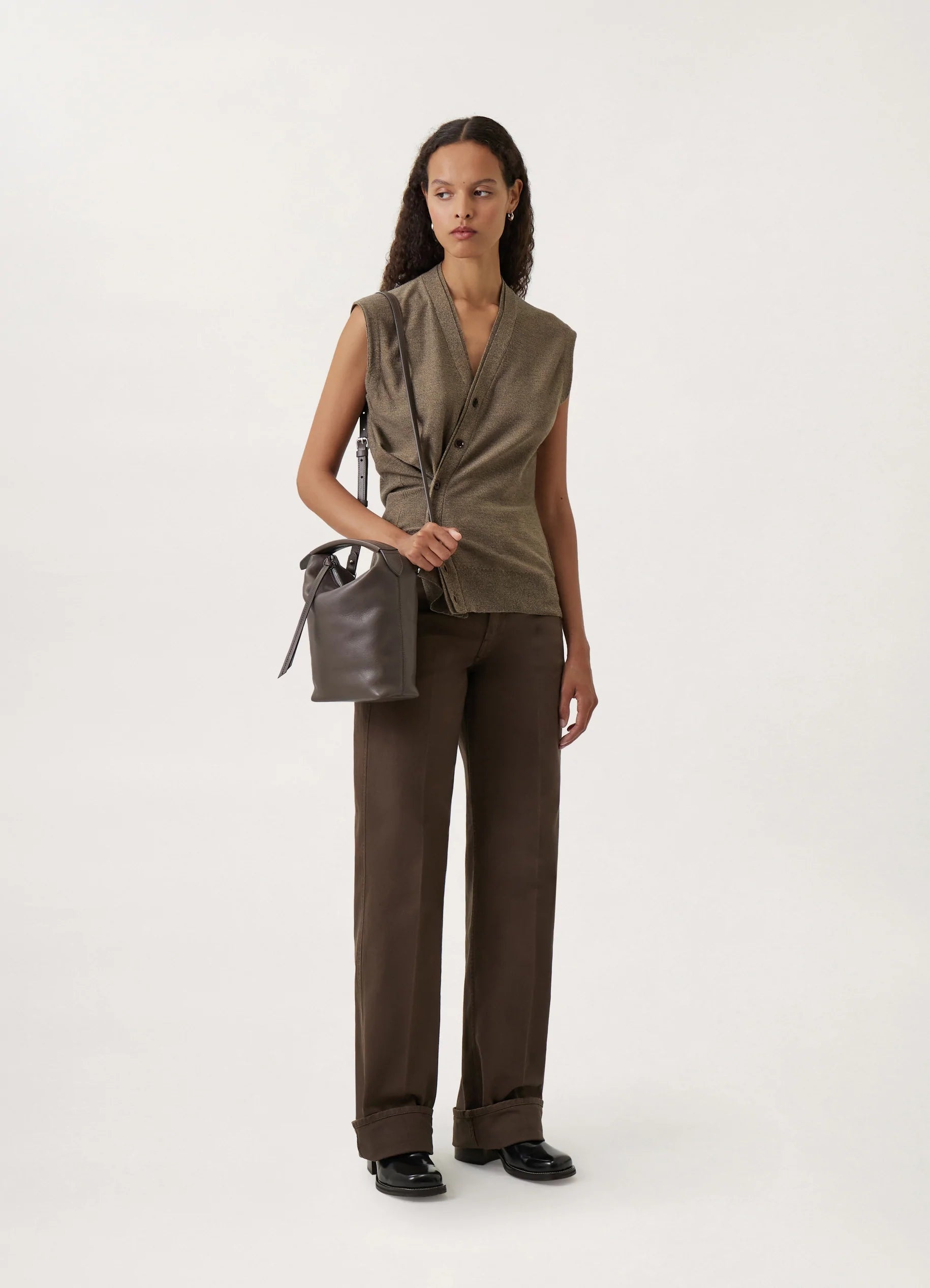 SLEEVELESS TWISTED CARDIGAN
MERINO BLEND - 5
