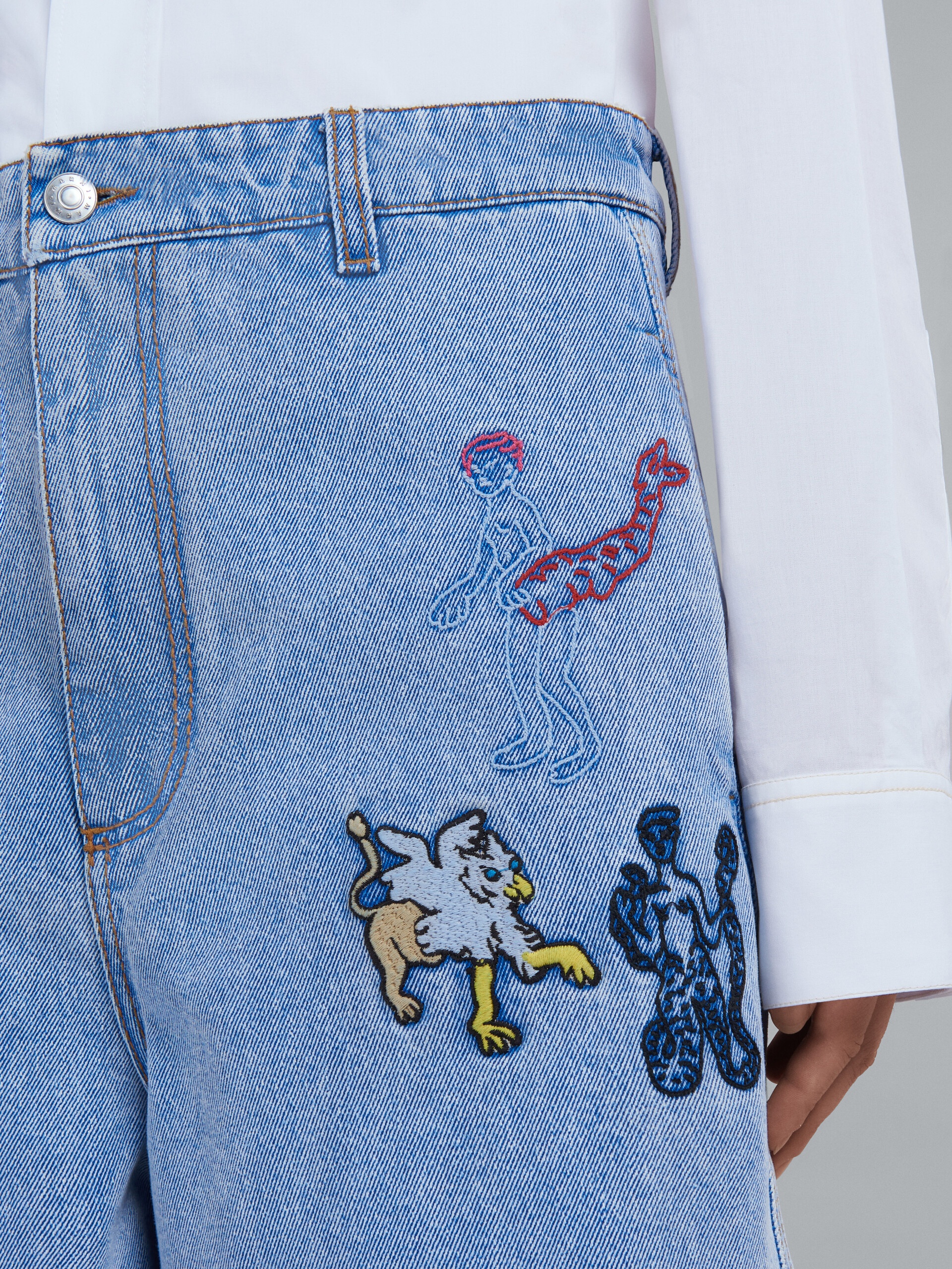 LOOSE TROUSERS IN LIGHT BLUE DENIM WITH EMBROIDERY - 4
