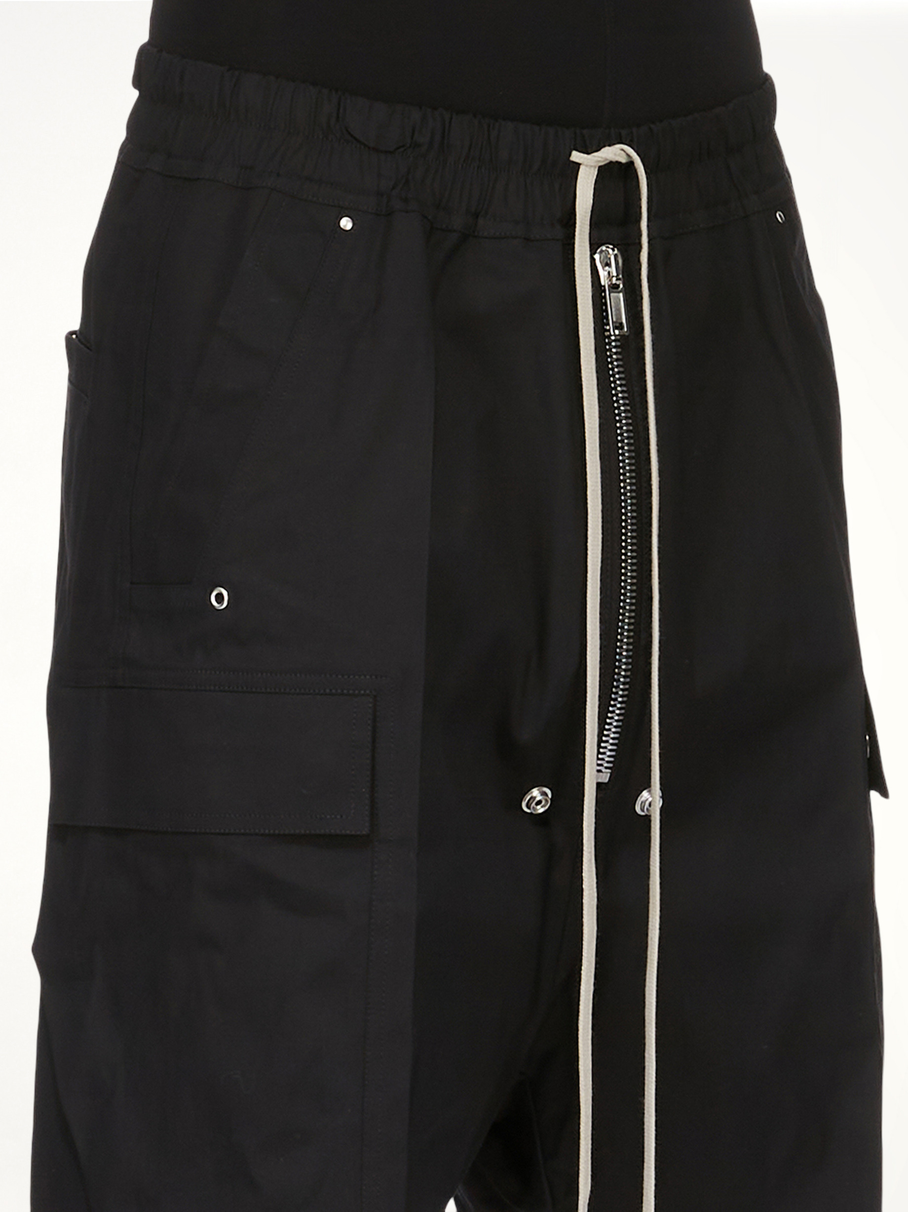 Cargobela Shorts in Black - 3