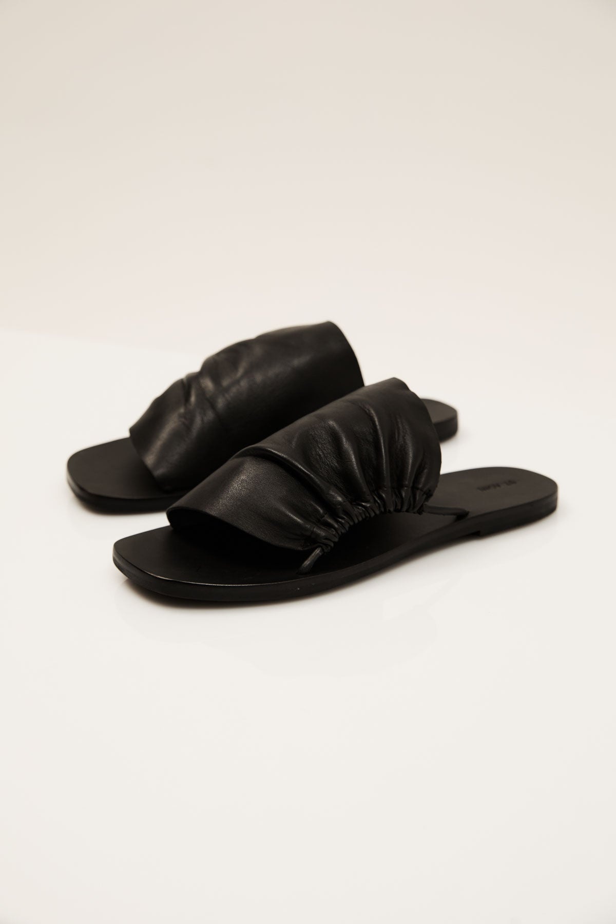 Gathered Slides - Black - 2