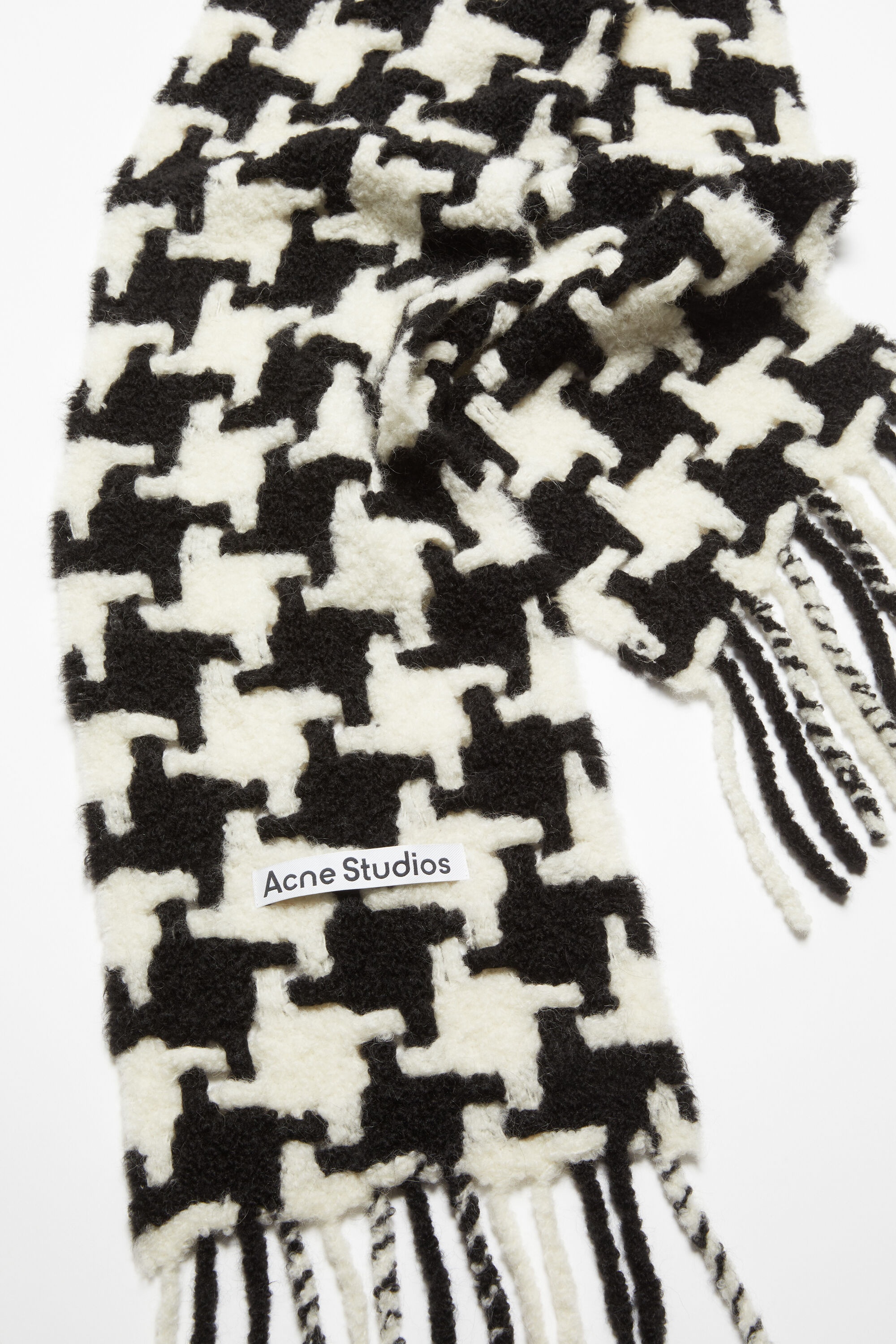 【 Acne Studios 】White & Black Houndstooth スカーフ Acne Studios Houndstooth scarf - White/black | REVERSIBLE