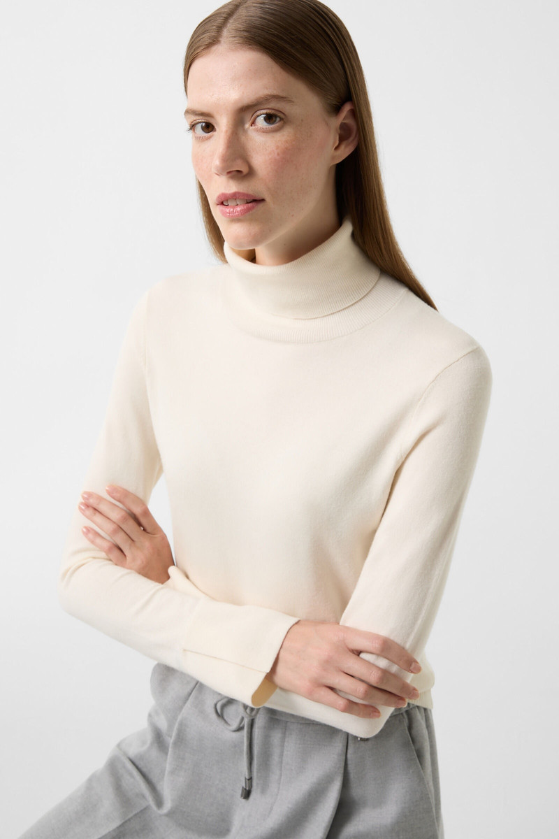 Vinny Turtleneck pullover in Off-white 4